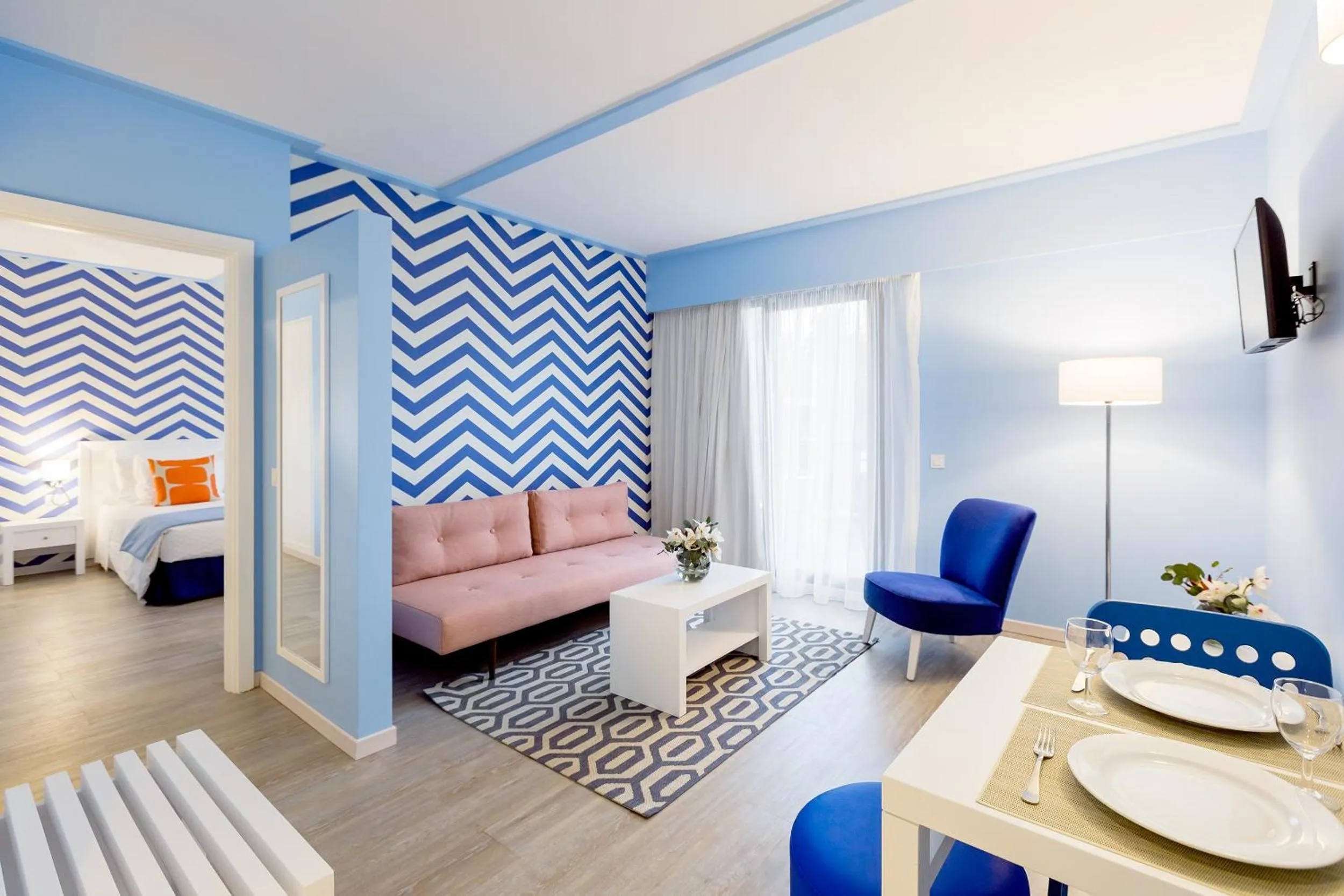 Living room, Bed in Terrace Mar Suite Hotel