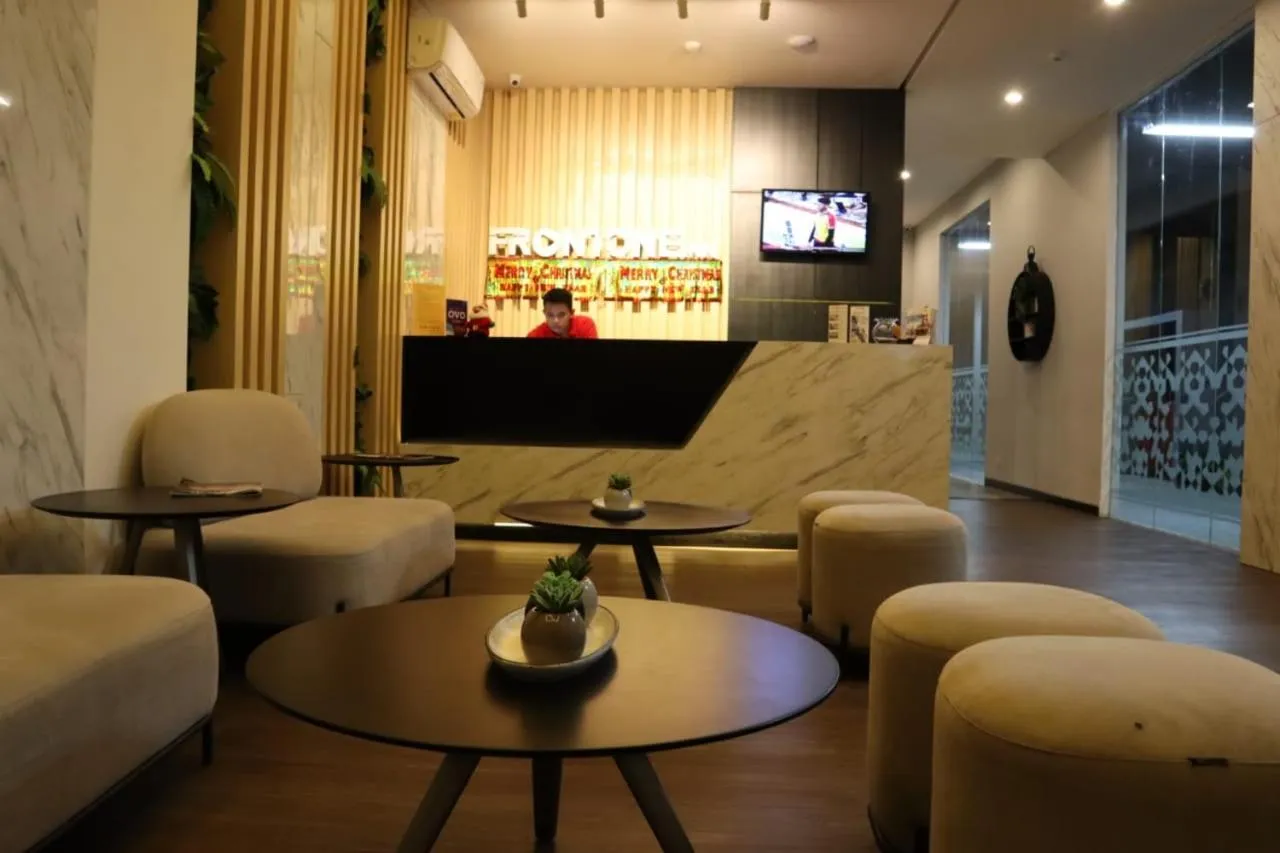 Front One Inn Kediri