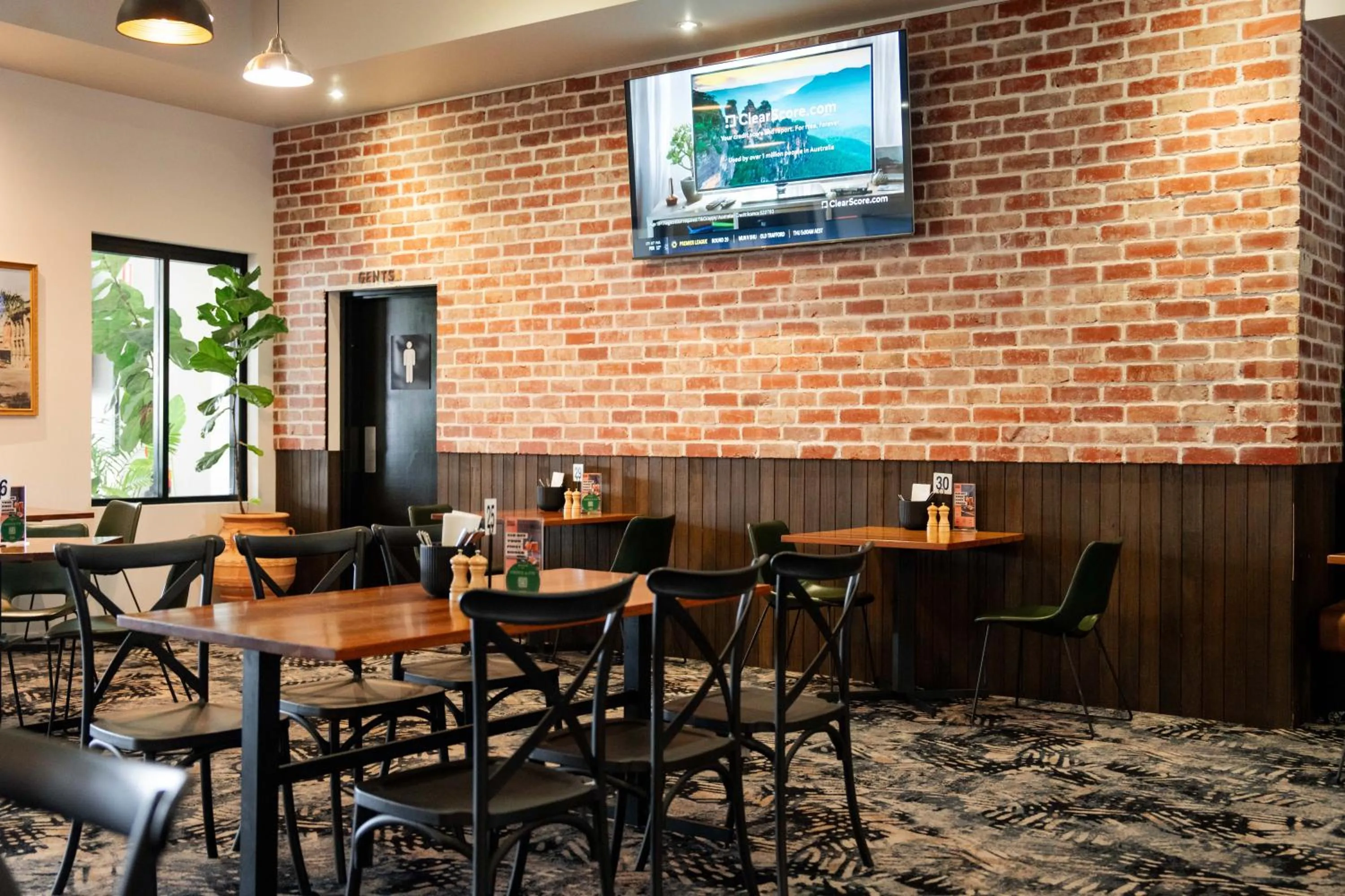 Restaurant/places to eat in The Metropolitan Hotel