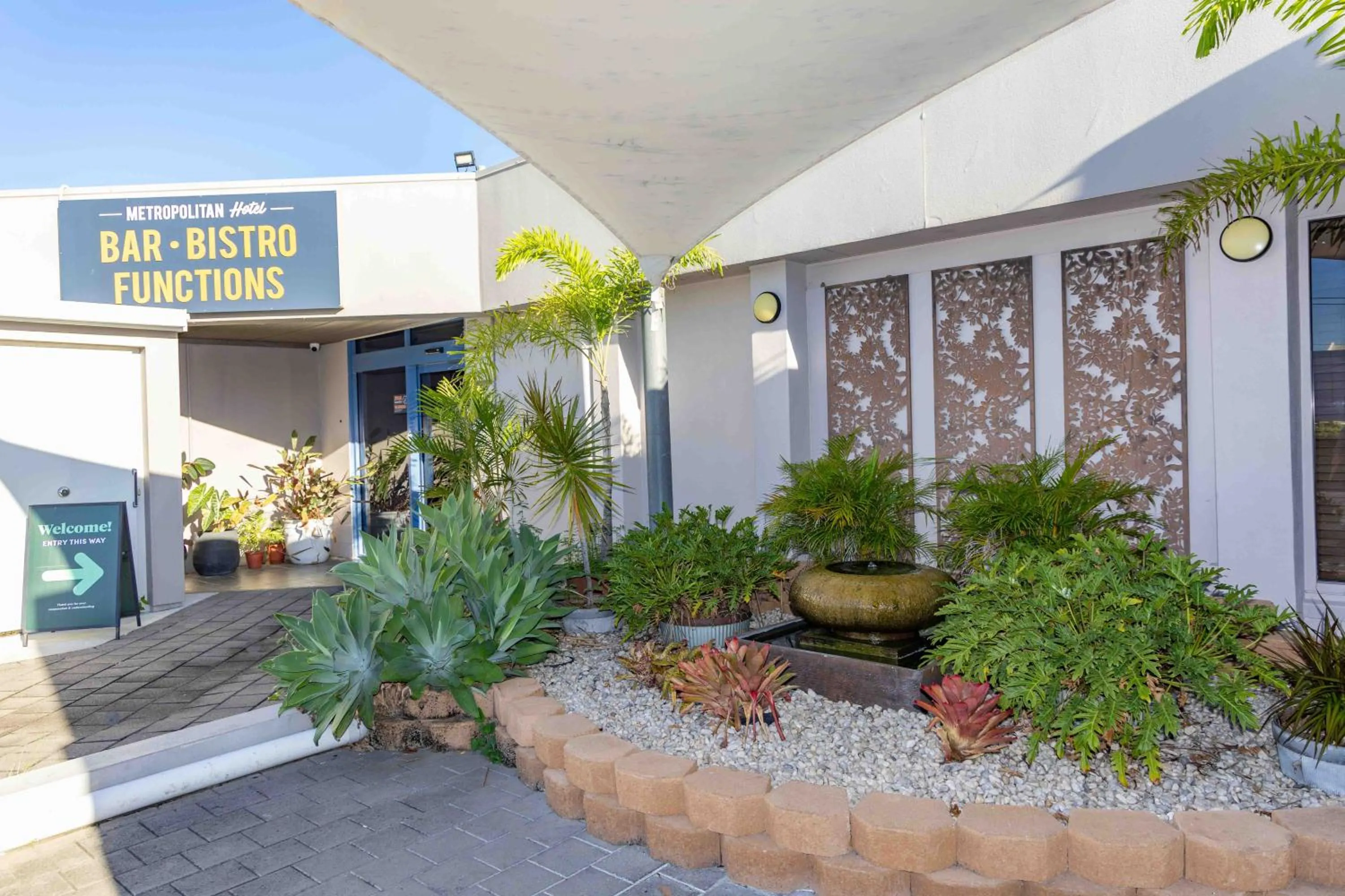 Facade/entrance in The Metropolitan Hotel