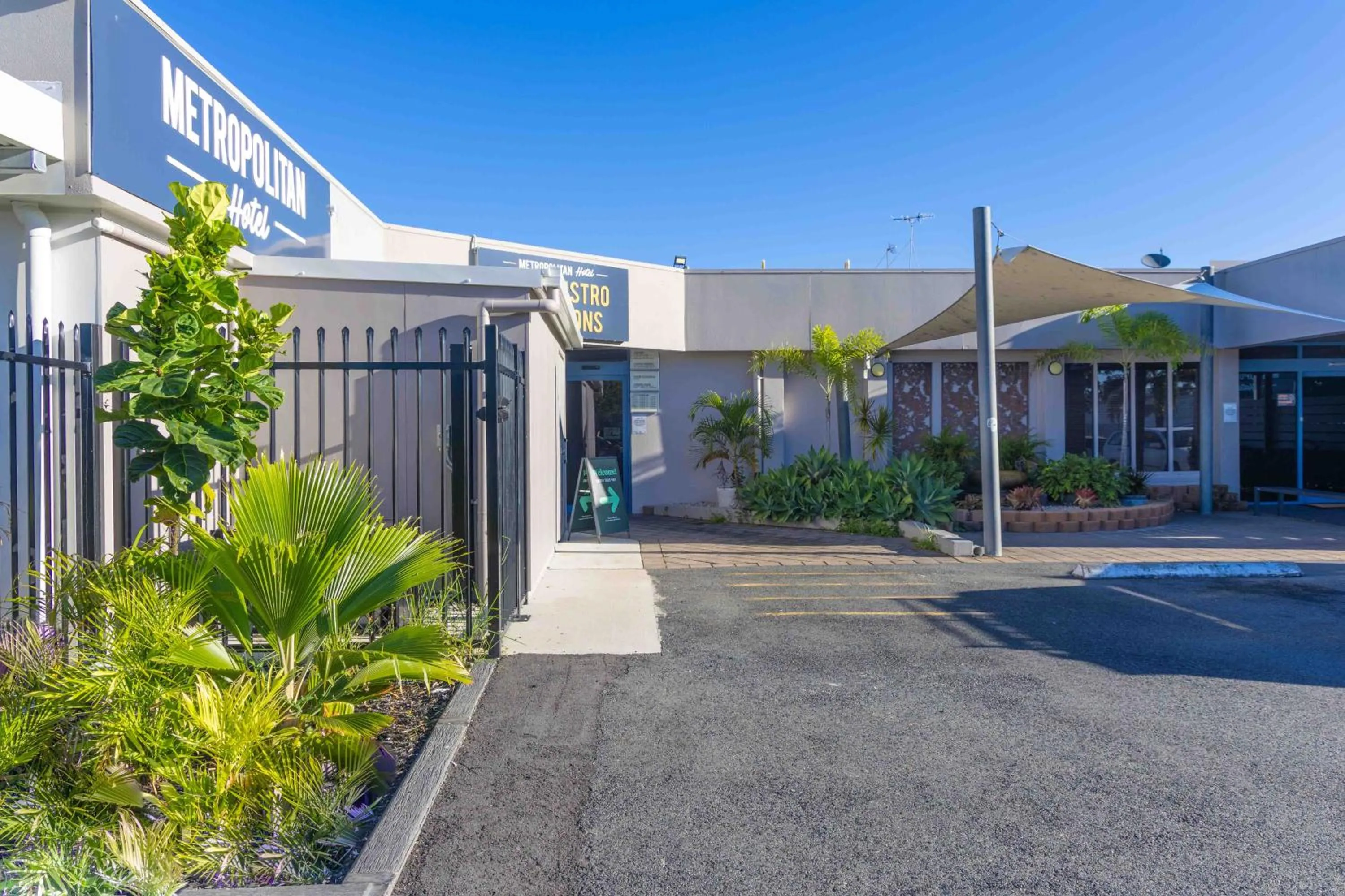 Facade/entrance in The Metropolitan Hotel
