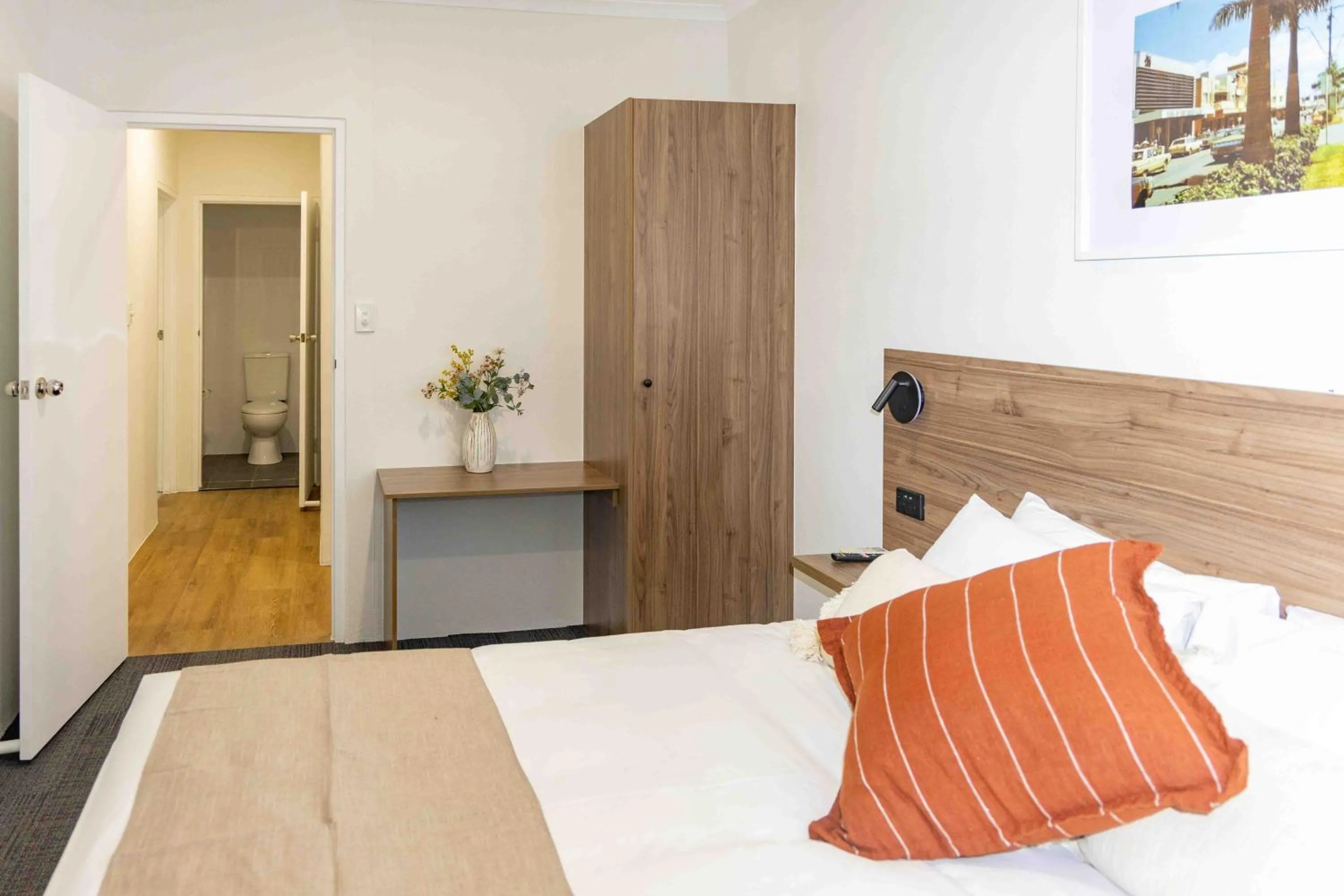 Bedroom, Bed in The Metropolitan Hotel