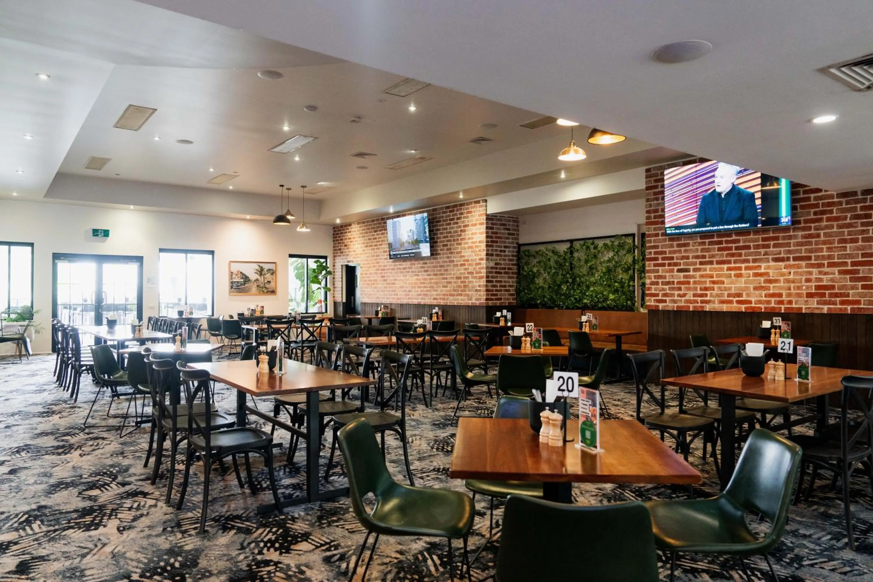 Restaurant/places to eat in The Metropolitan Hotel