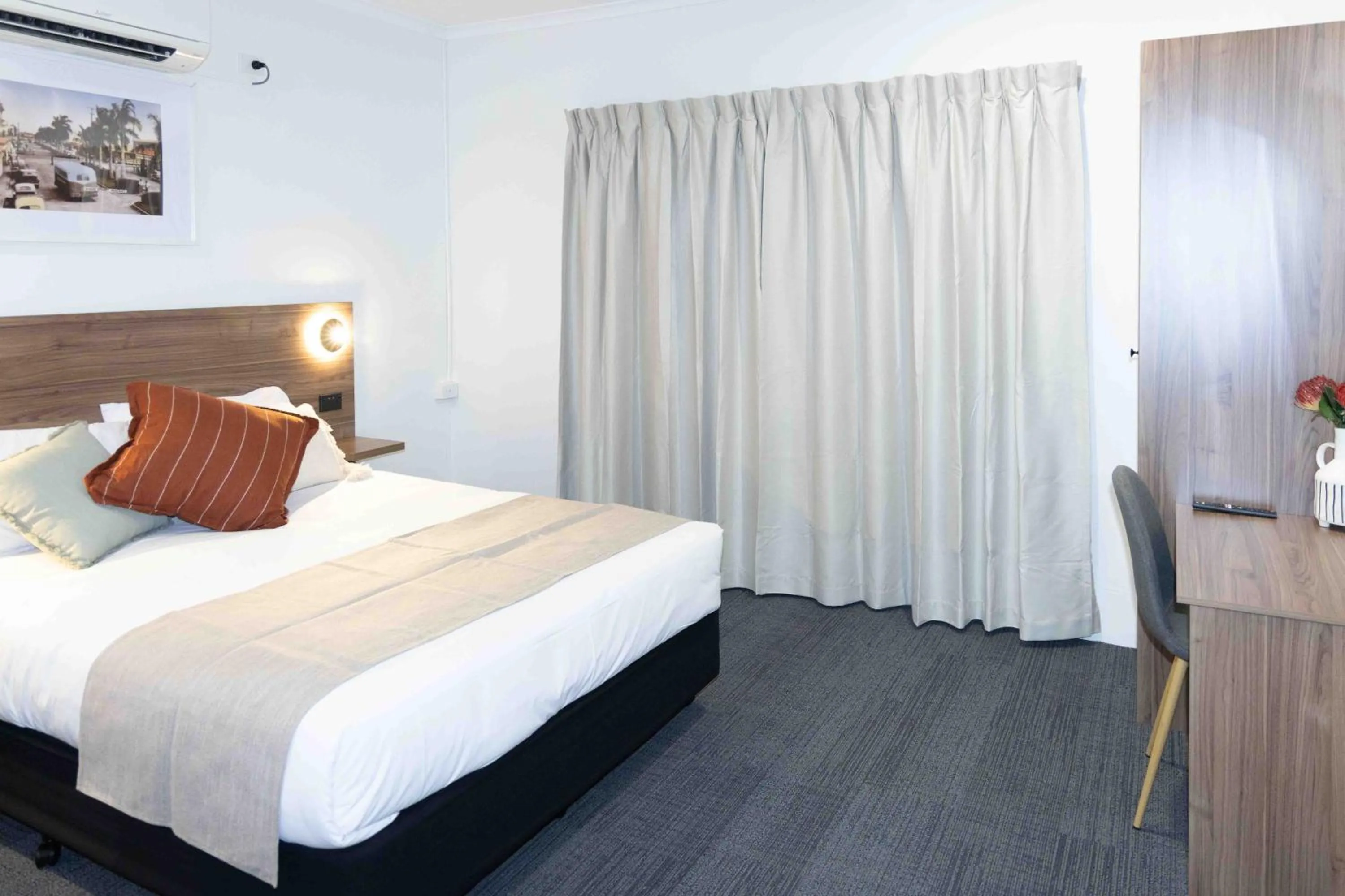 Bed in The Metropolitan Hotel