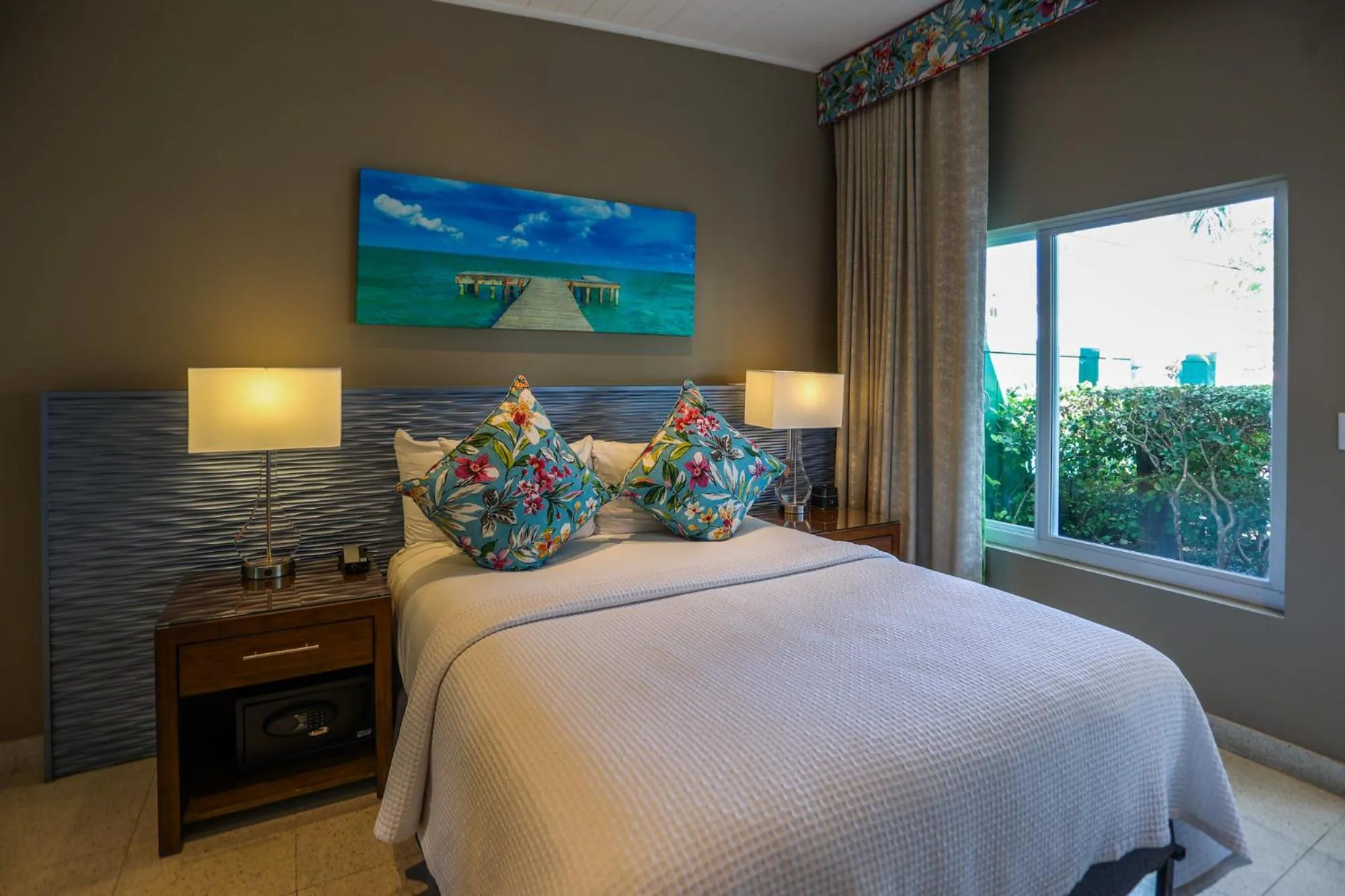 Bed in Orchid Key Inn - Adults Only