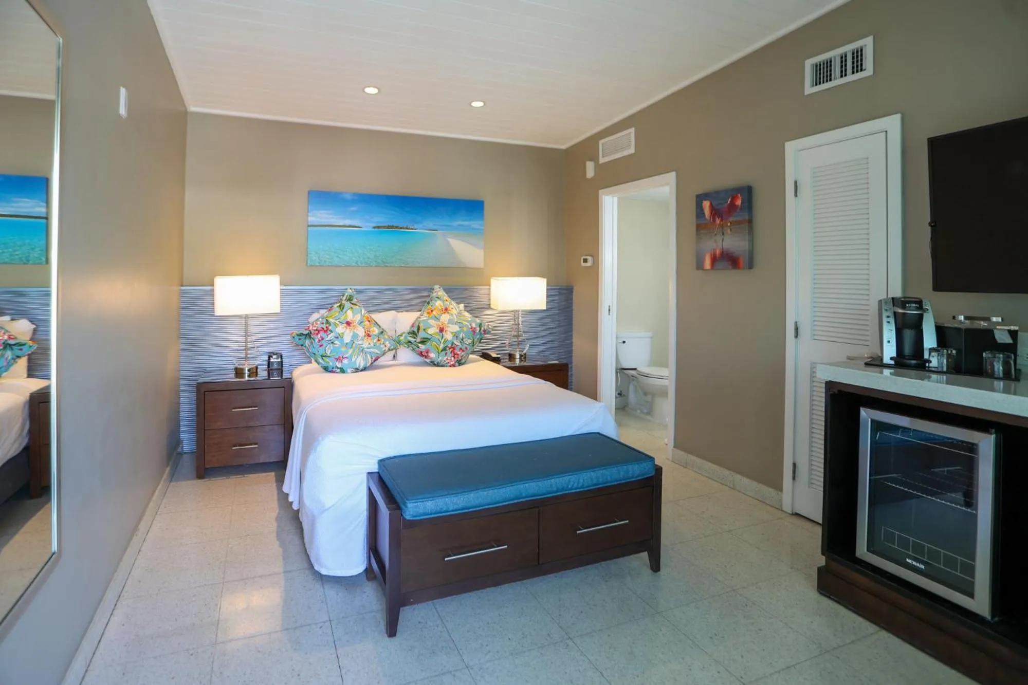 Bed in Orchid Key Inn - Adults Only