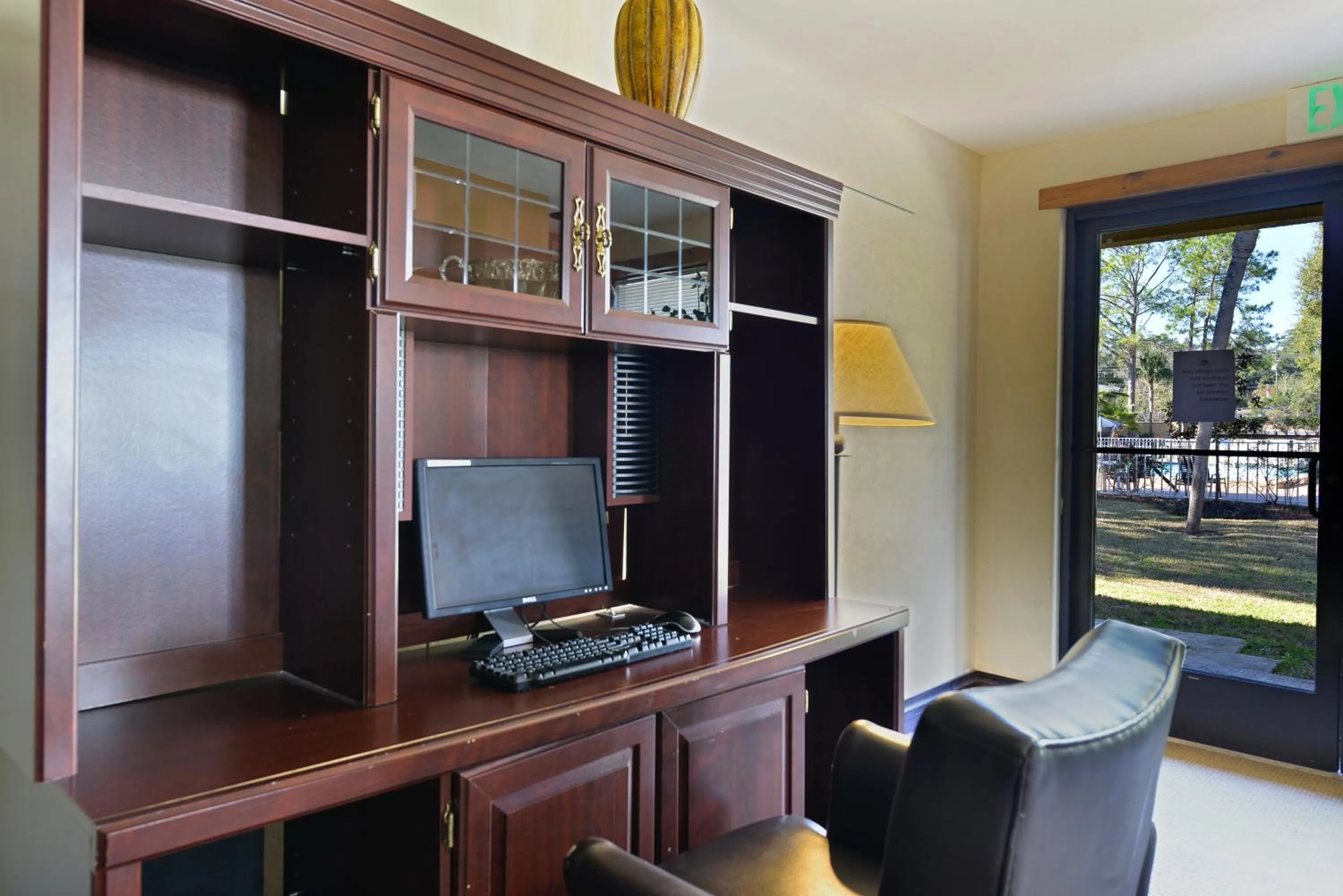 Business facilities in Motel 6-Gainesville, FL