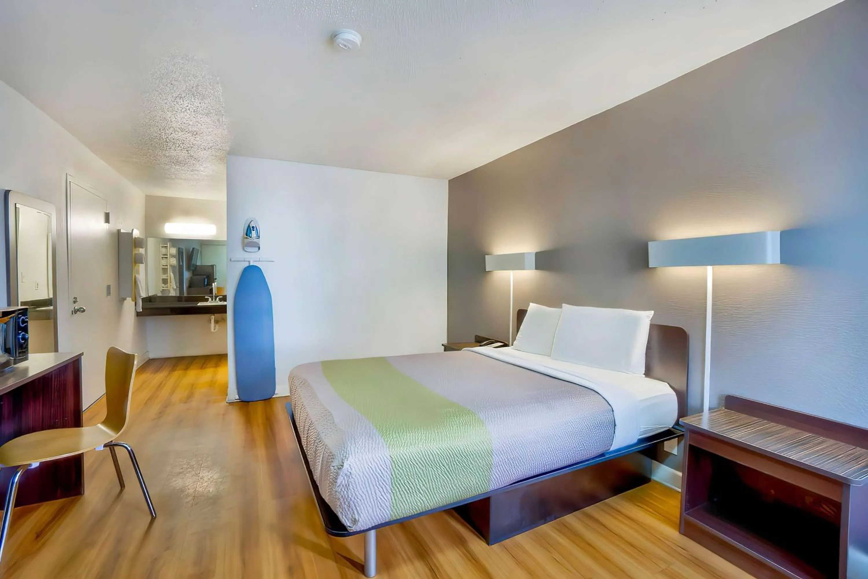 Bedroom, Bed in Motel 6-Gainesville, FL