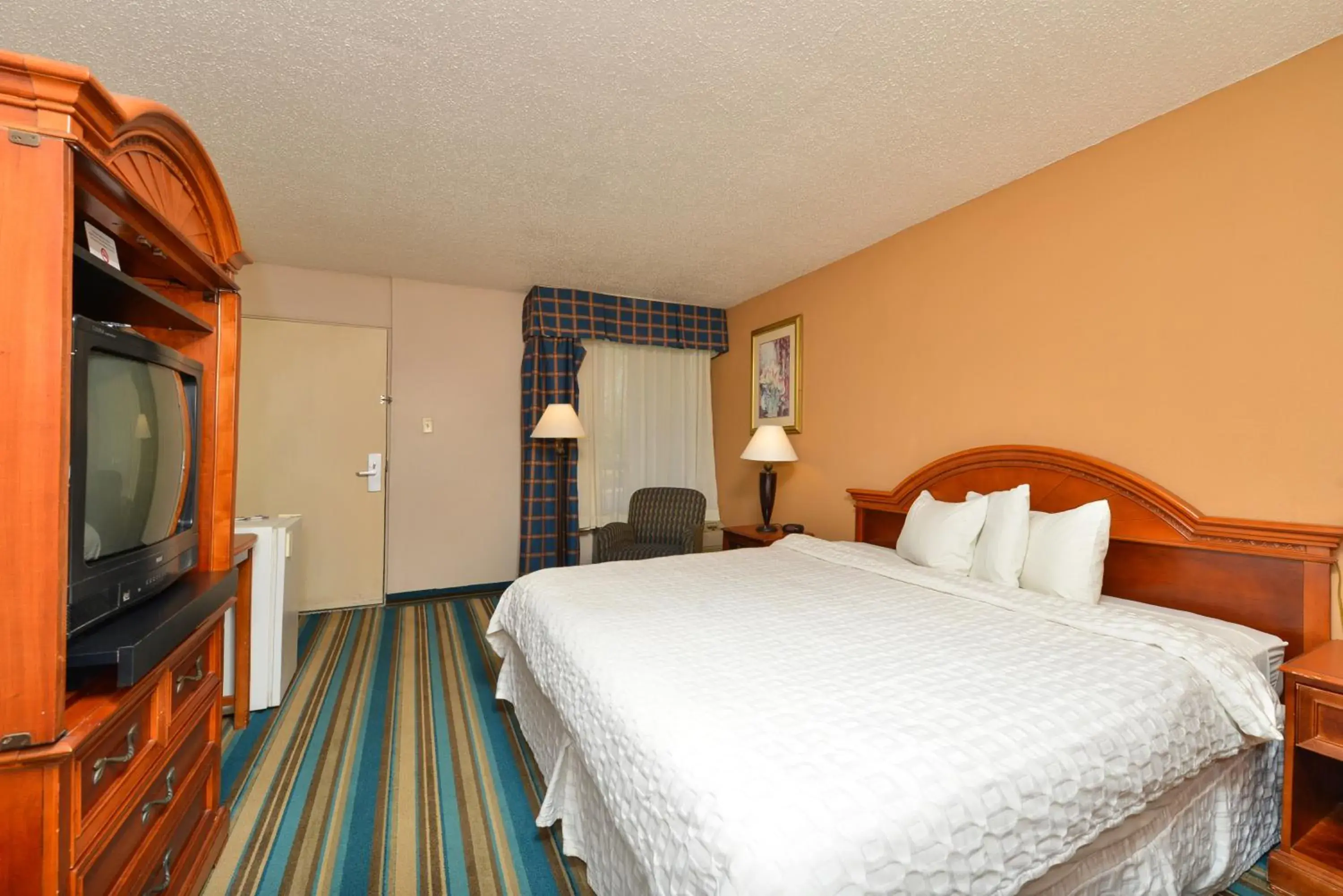 Queen Room - Disability Access - Non-Smoking in Motel 6-Gainesville, FL Queen Room - Disability Access - Non-Smoking in Motel 6-Gainesville, FL