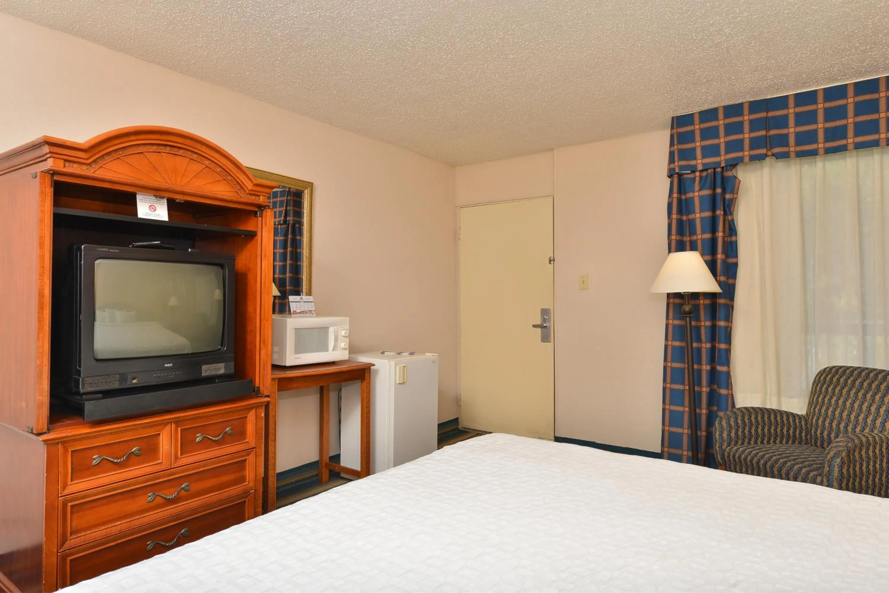 Bedroom, Bed in Motel 6-Gainesville, FL