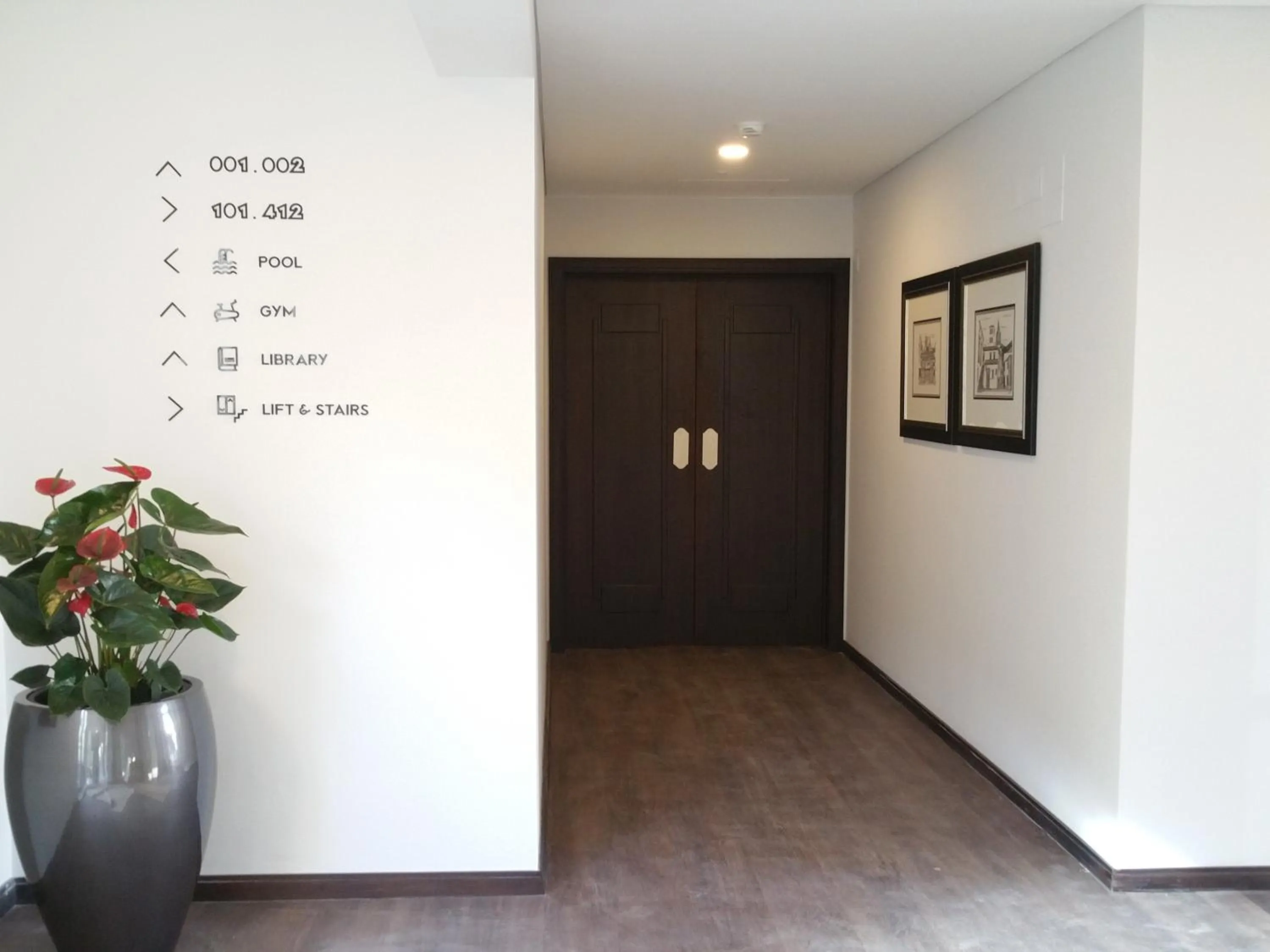 Decorative detail in Santa Cruz Village Hotel