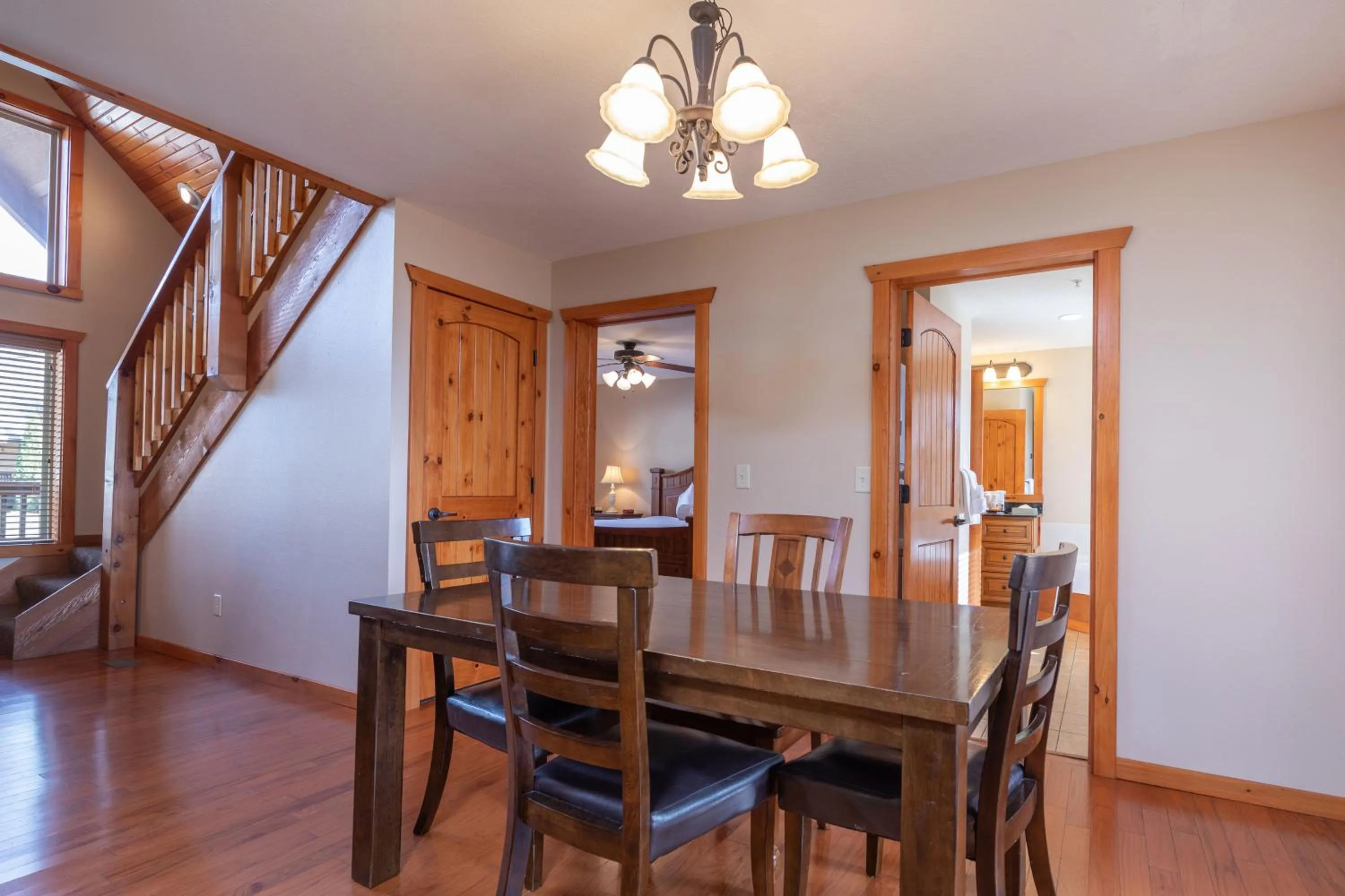 Dining area in The Lodges at Table Rock