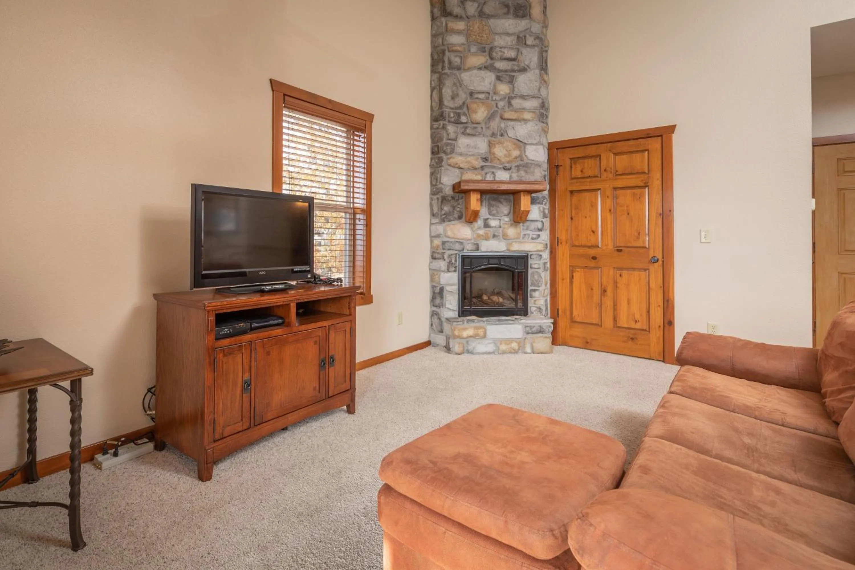 Living room in The Lodges at Table Rock