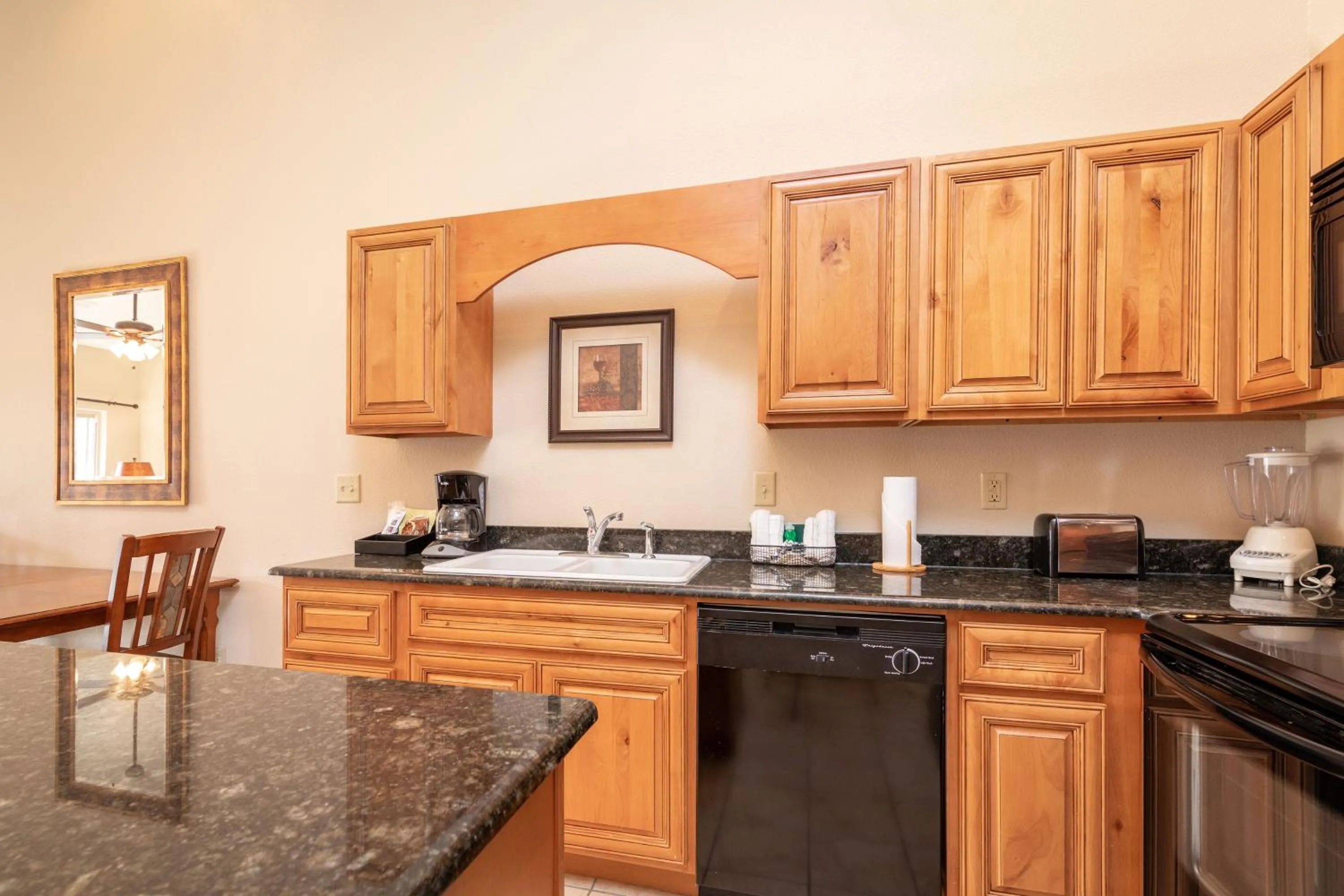 Kitchen or kitchenette in The Lodges at Table Rock
