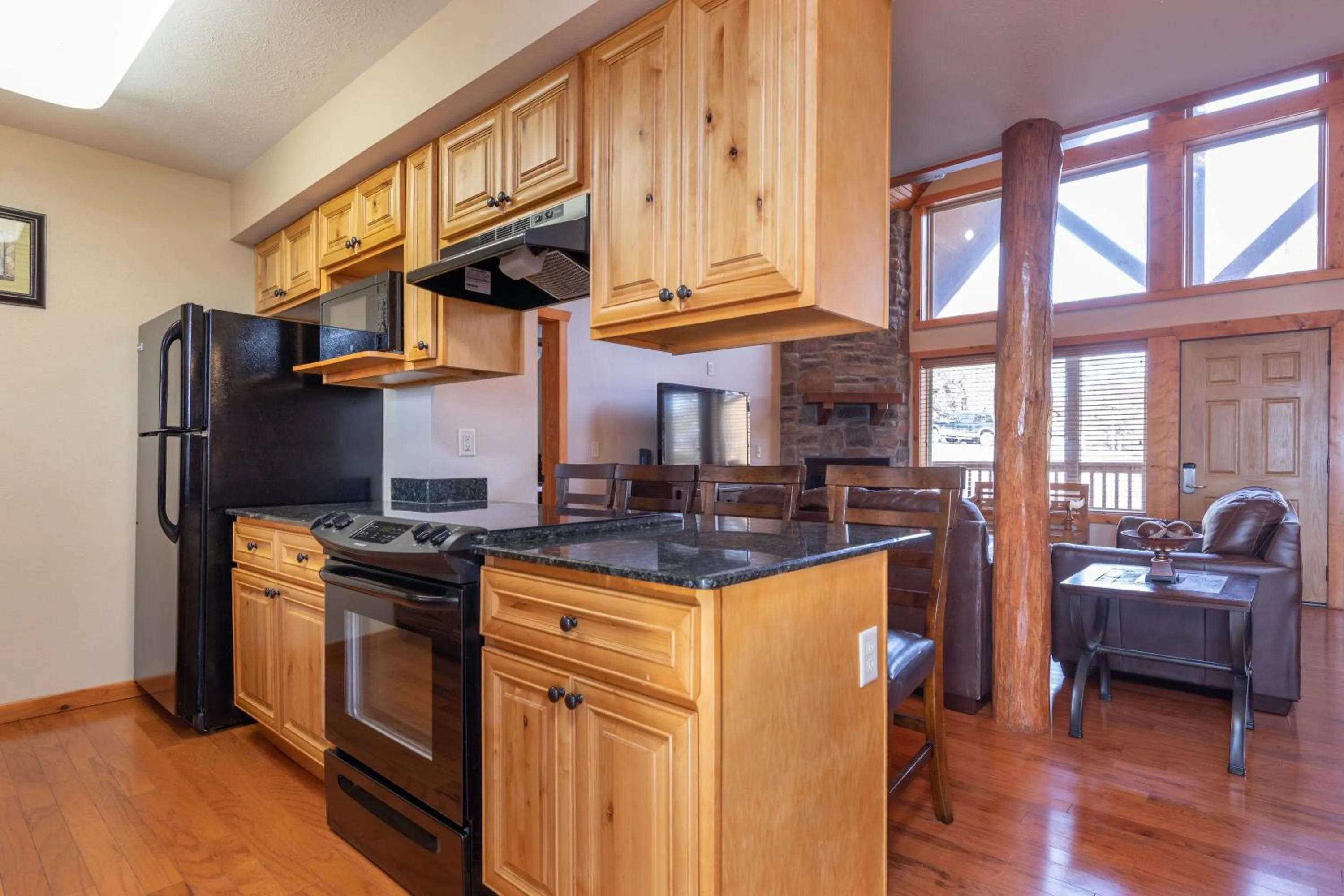 Kitchen or kitchenette in The Lodges at Table Rock