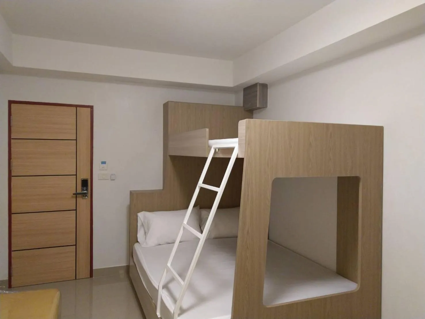 Bed in Roseate Bangkok Hotel