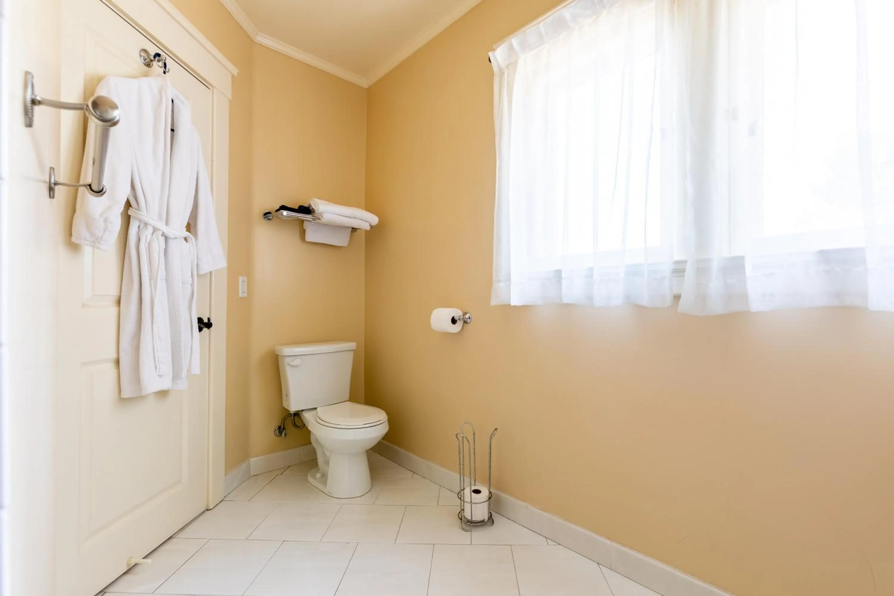 Shower in Arroyo Vista Inn