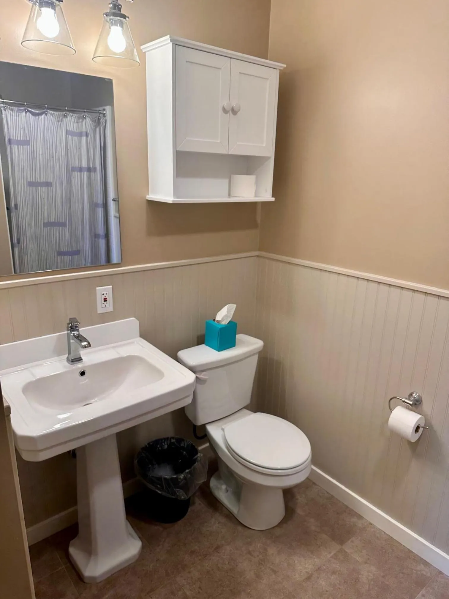 Toilet in Arroyo Vista Inn