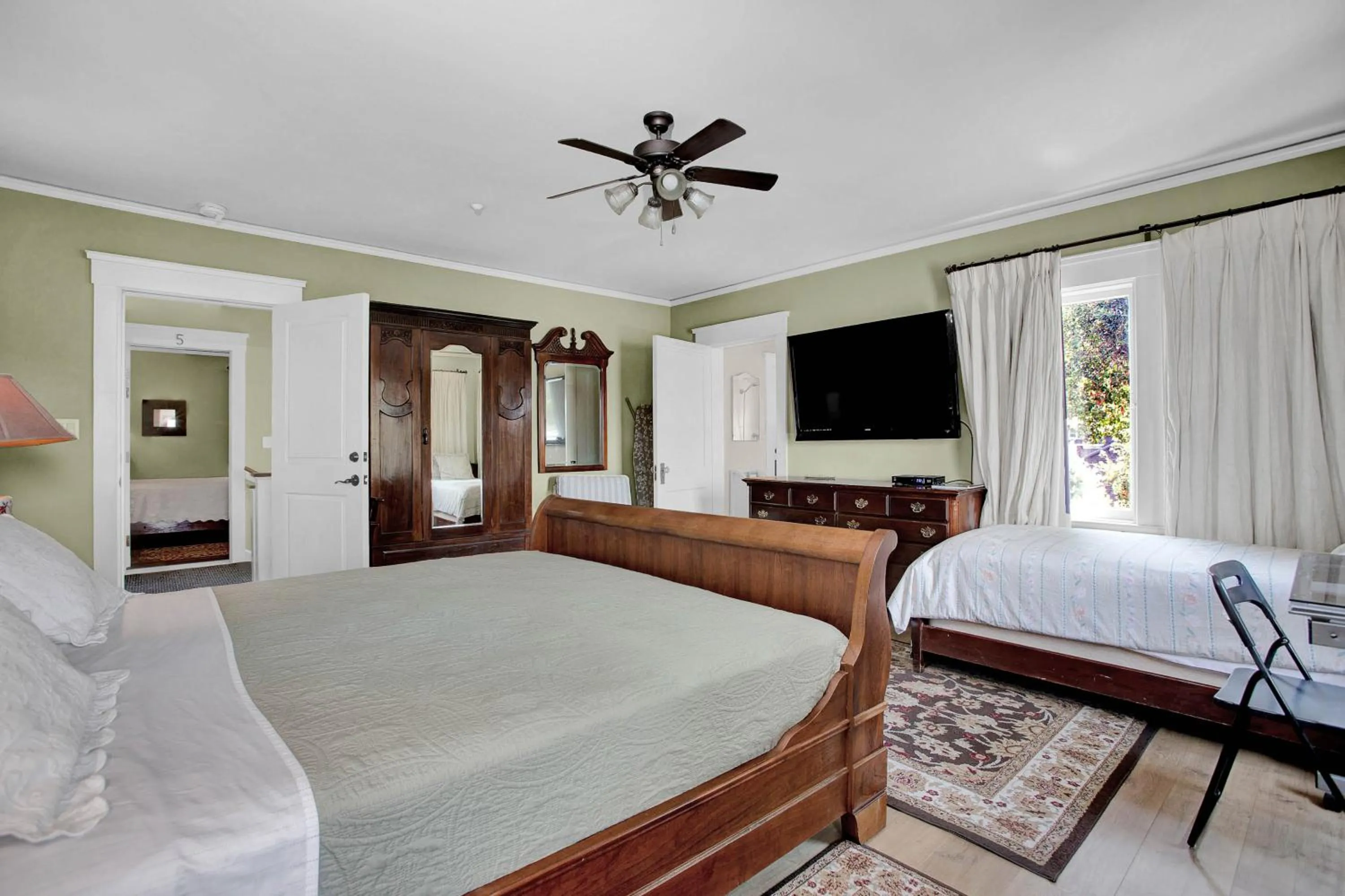 Bed in Arroyo Vista Inn