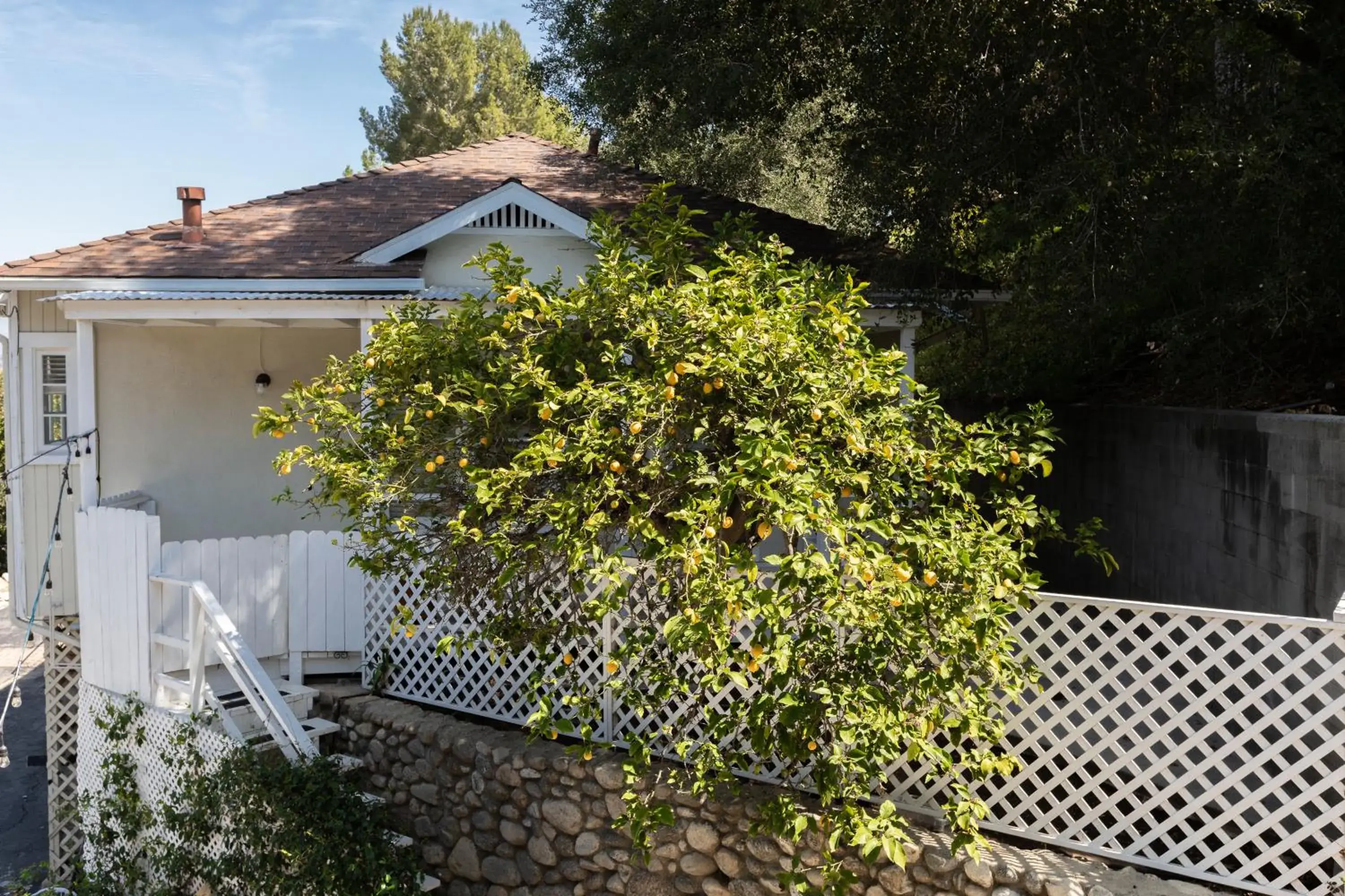 Property building in Arroyo Vista Inn Property building in Arroyo Vista Inn