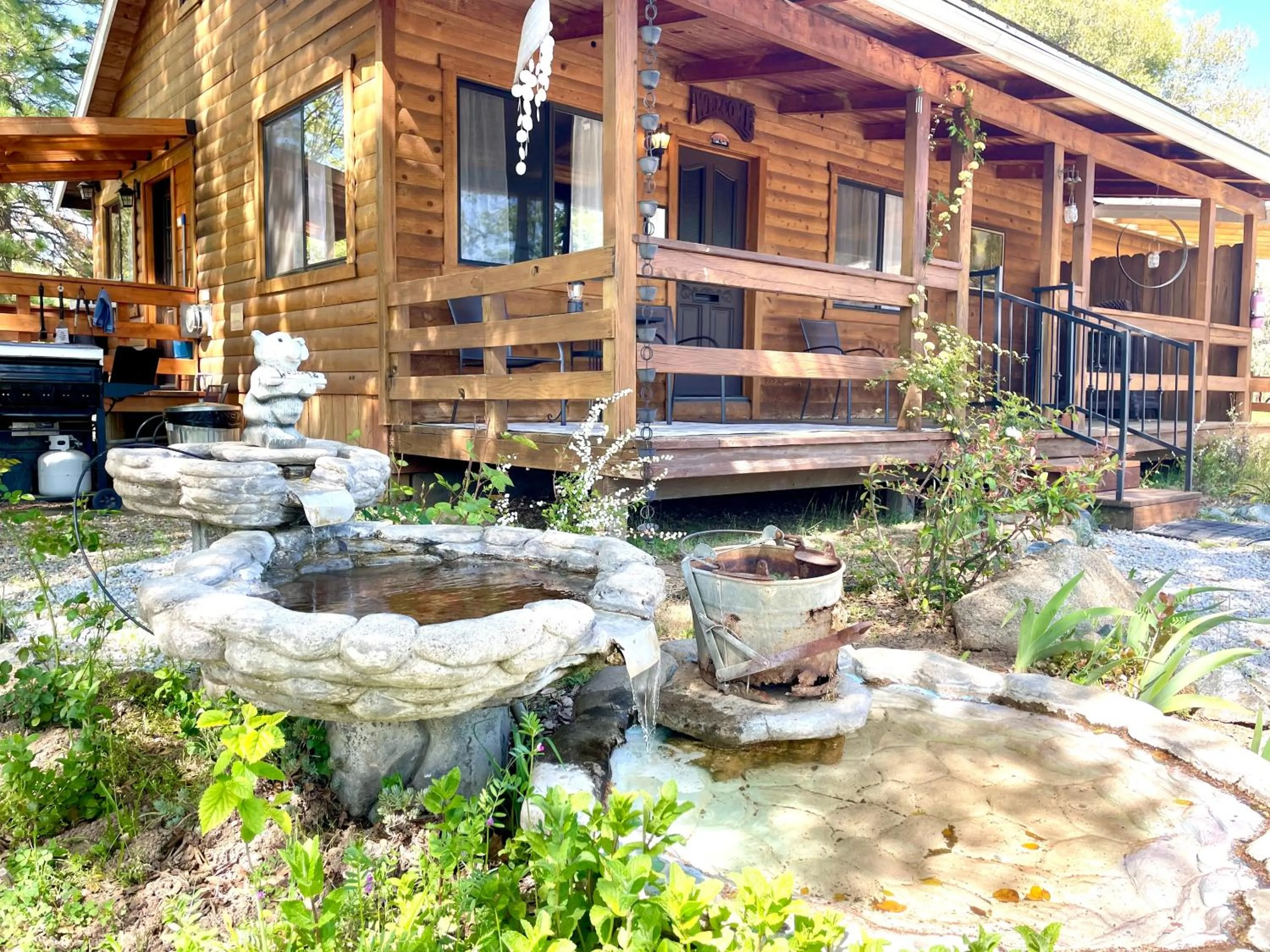 Garden in Sierra Mountain Lodge - Vacation Rentals - Yosemite