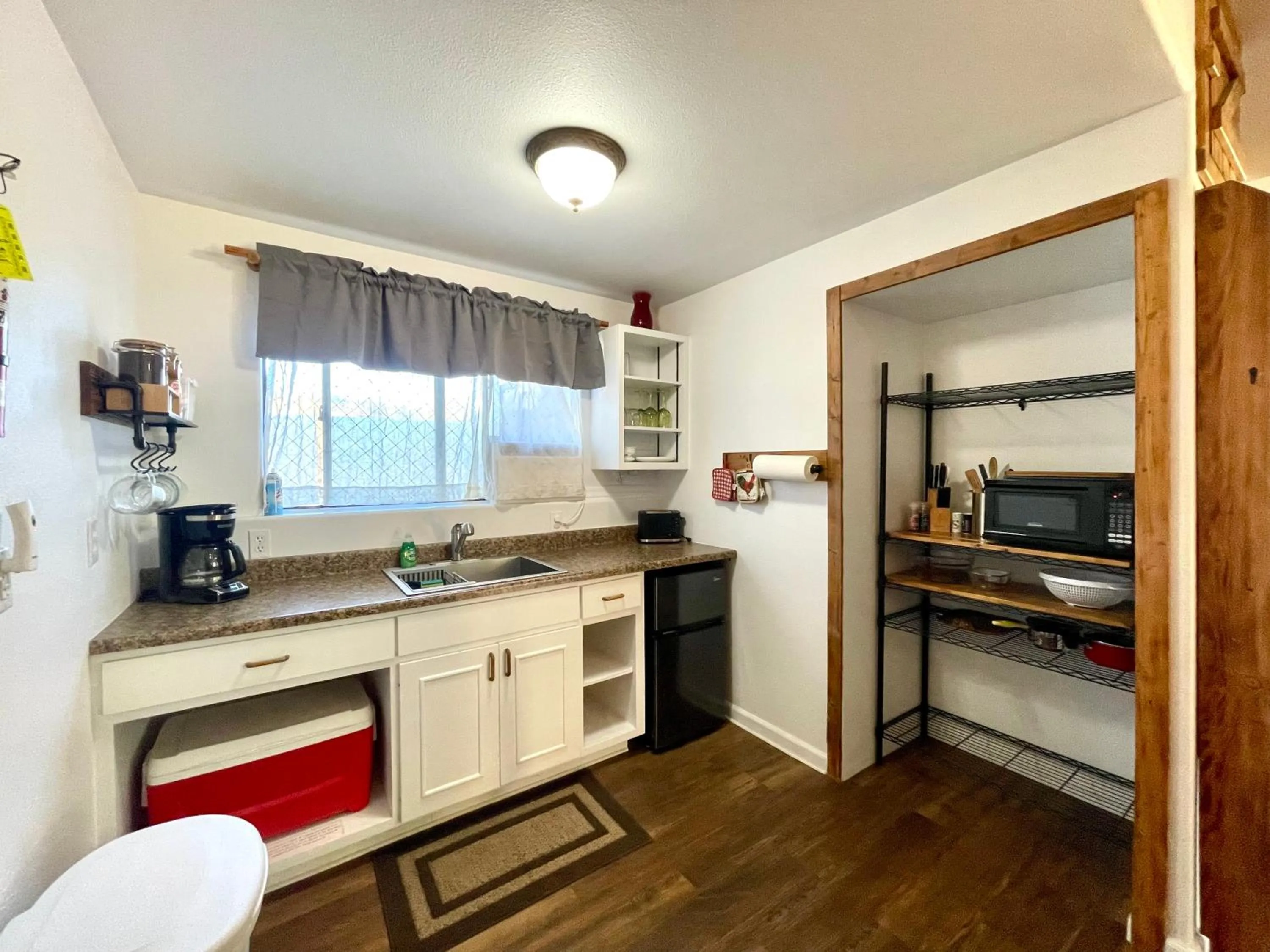 Kitchen or kitchenette in Sierra Mountain Lodge - Vacation Rentals - Yosemite