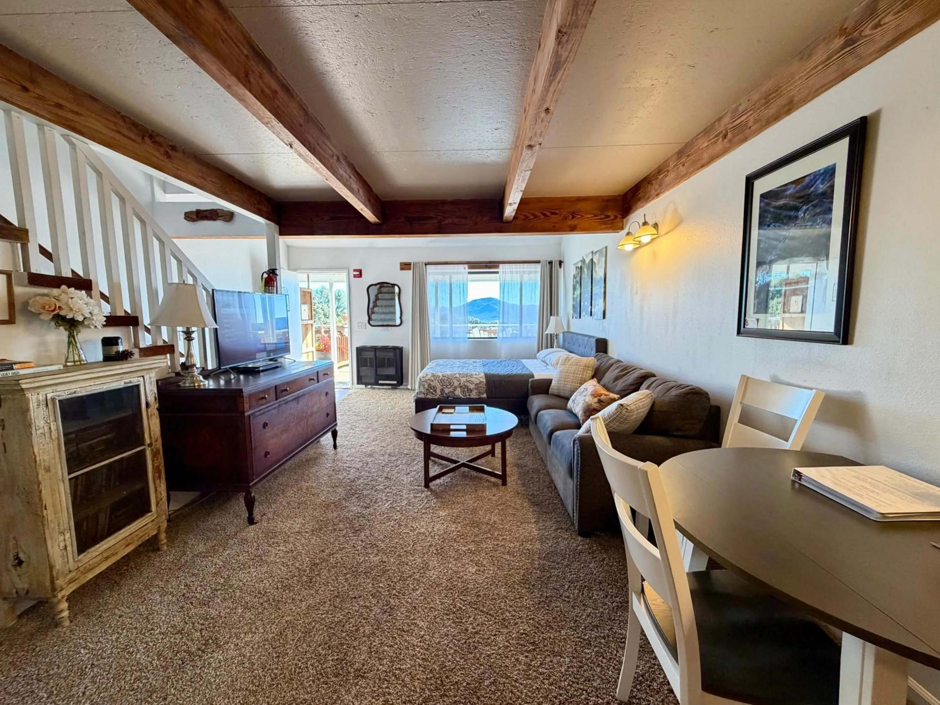 Bed in Sierra Mountain Lodge - Vacation Rentals - Yosemite