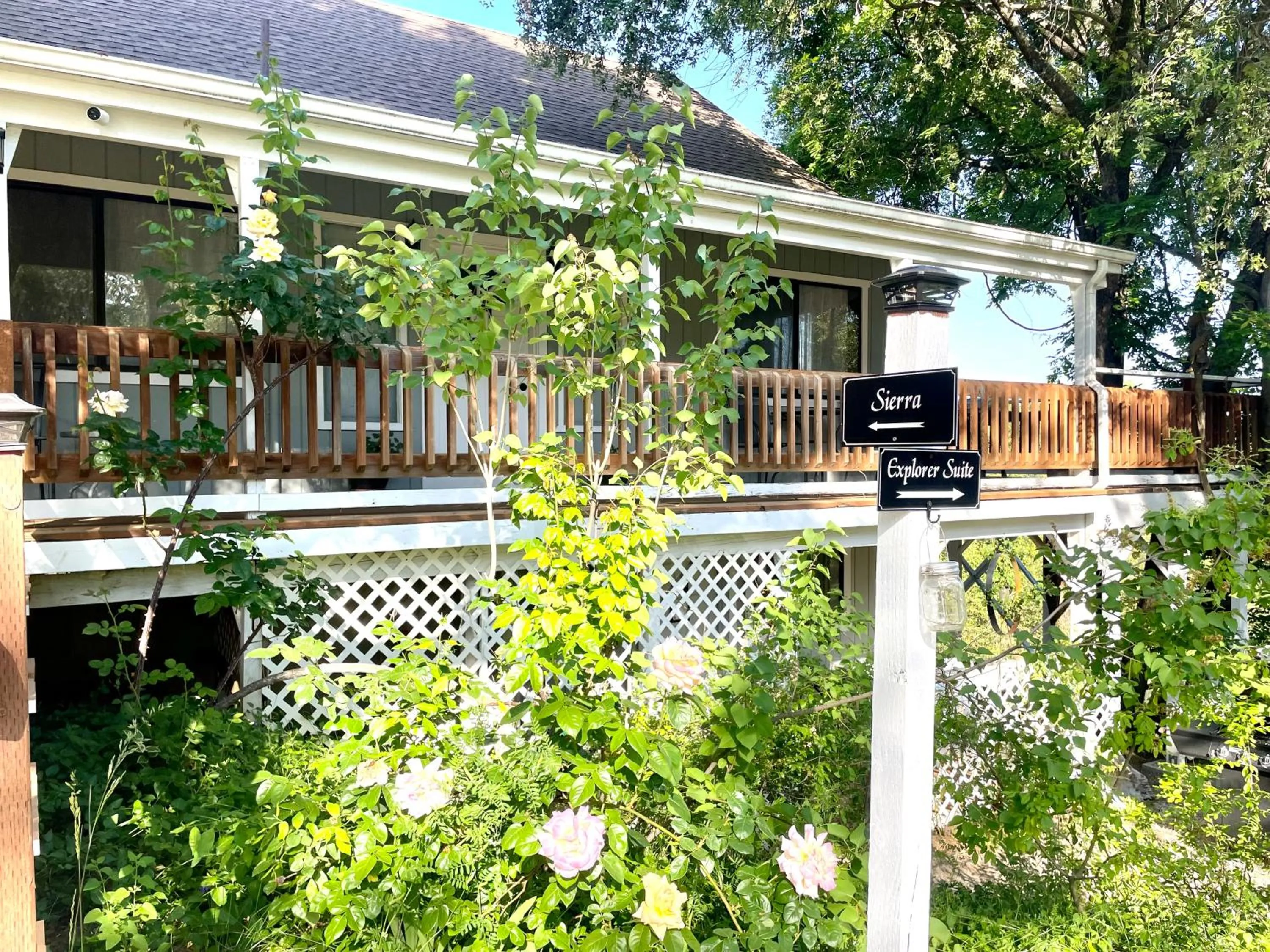 Property building in Sierra Mountain Lodge - Vacation Rentals - Yosemite