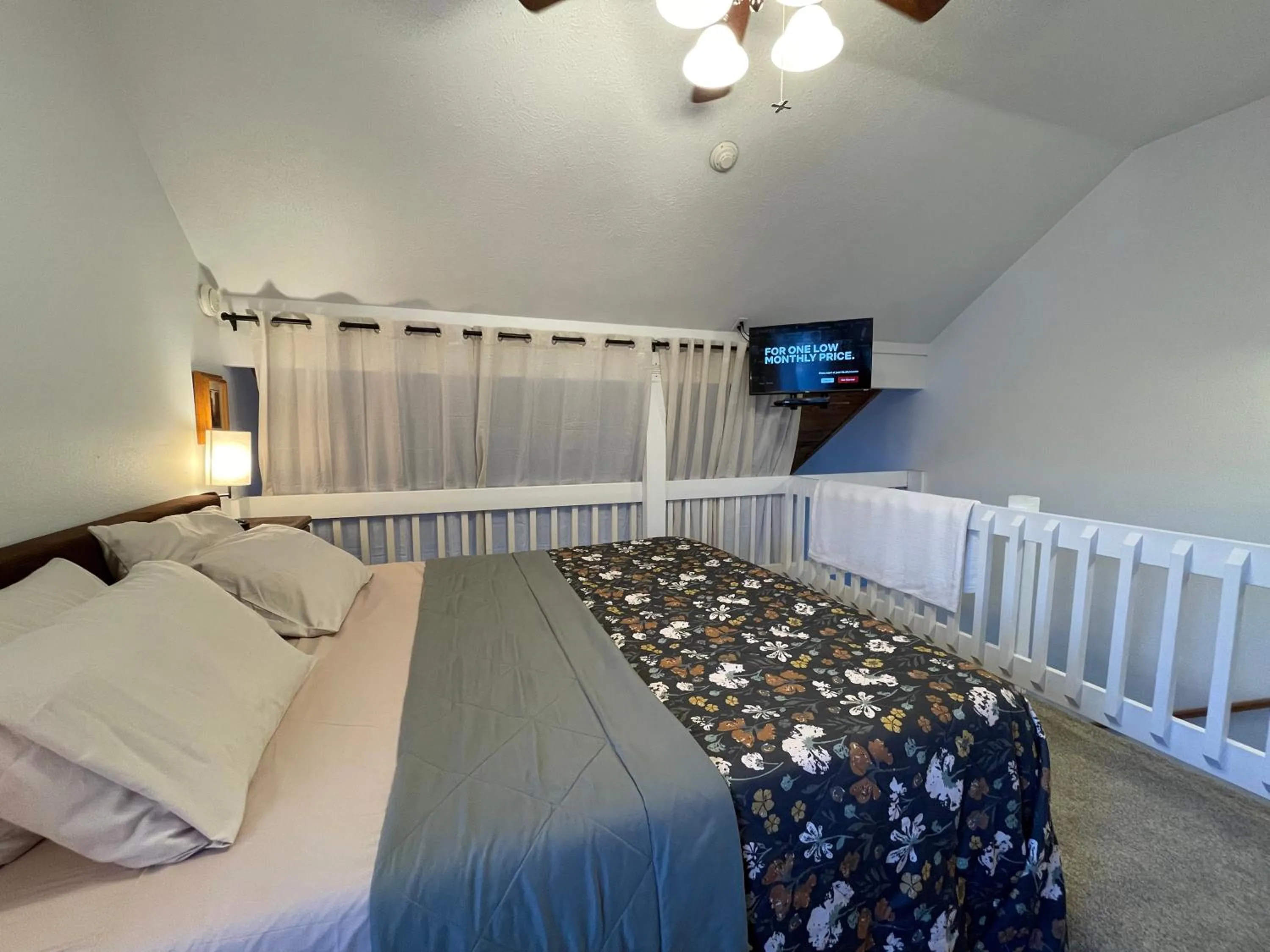 Bed in Sierra Mountain Lodge - Vacation Rentals - Yosemite
