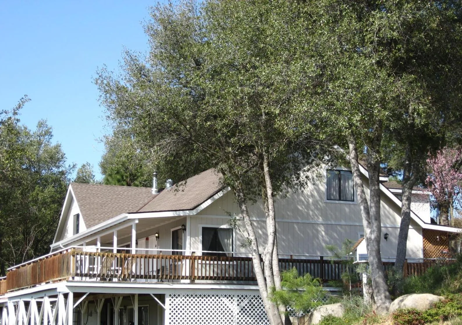 Property building in Sierra Mountain Lodge - Vacation Rentals - Yosemite