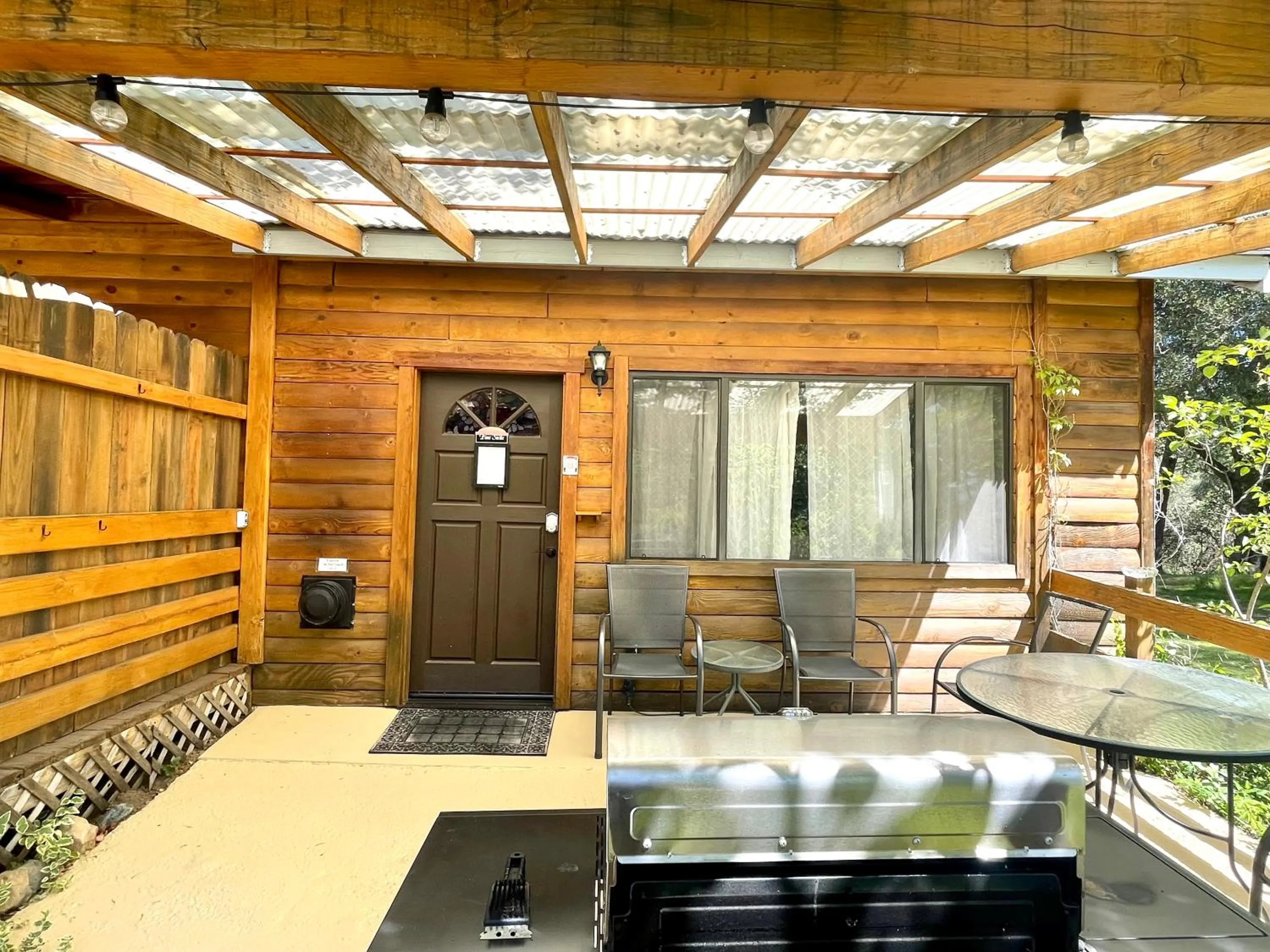 Seating area in Sierra Mountain Lodge - Vacation Rentals - Yosemite