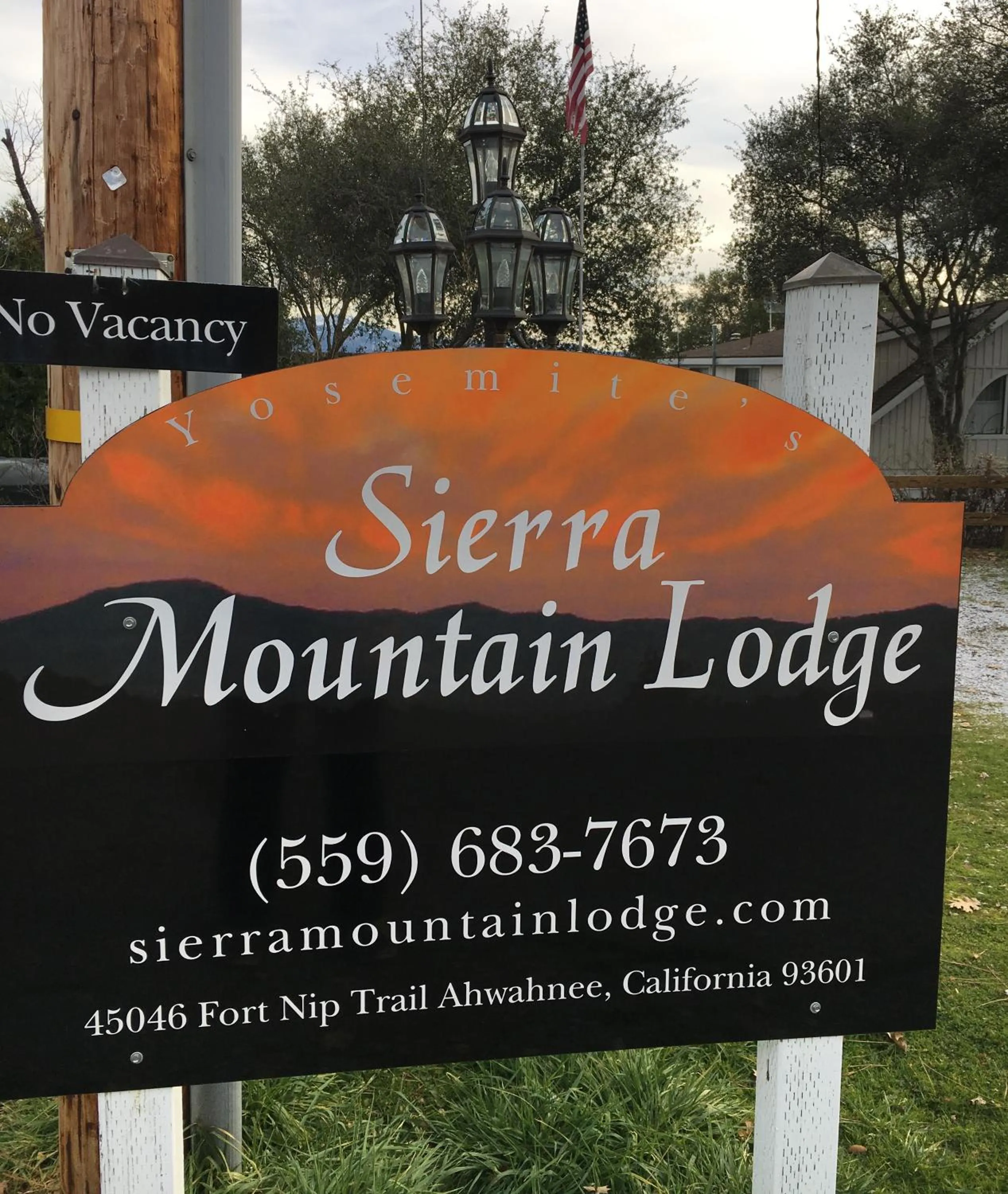 Property building in Sierra Mountain Lodge - Vacation Rentals - Yosemite