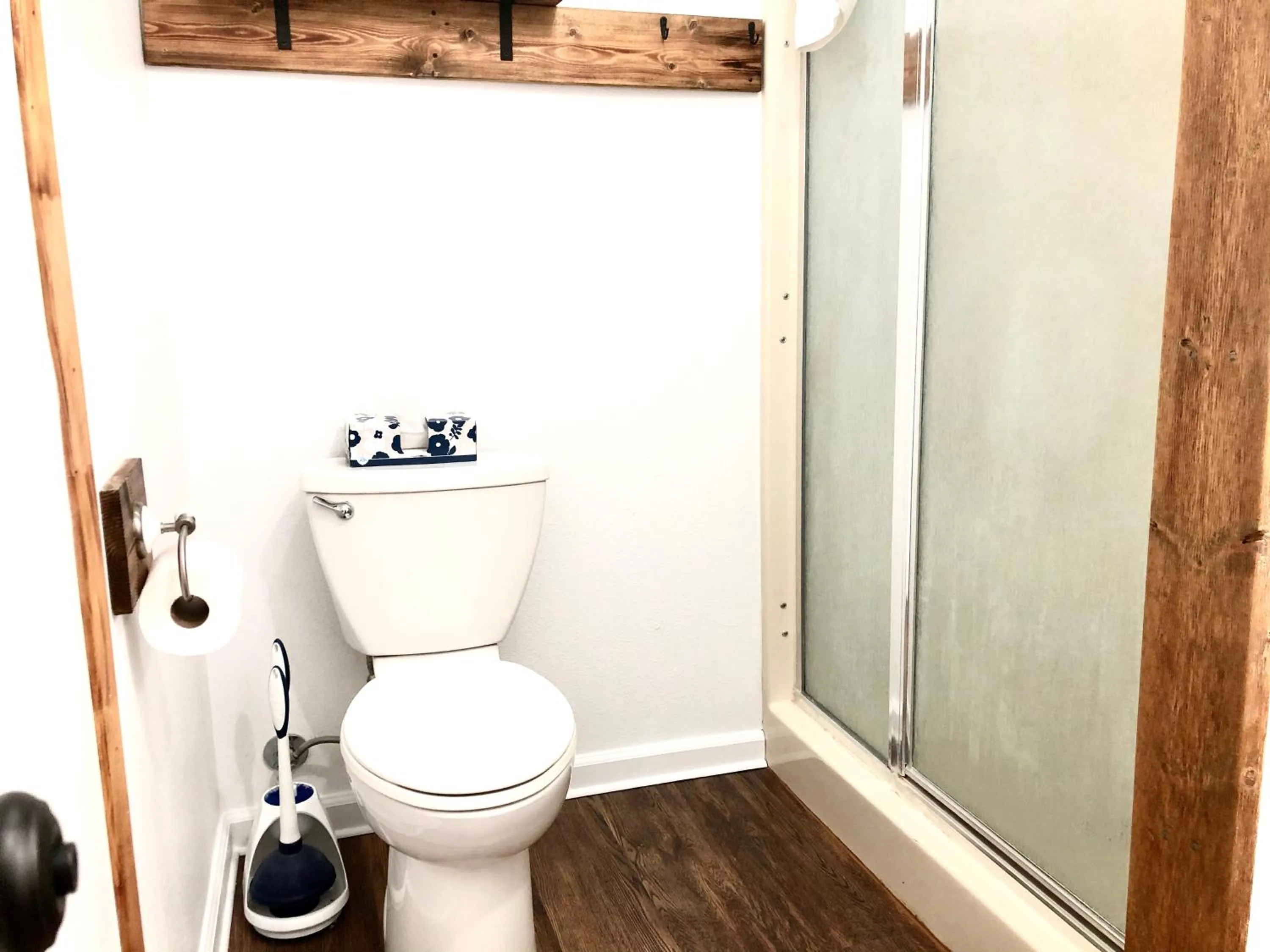 Bathroom in Sierra Mountain Lodge - Vacation Rentals - Yosemite