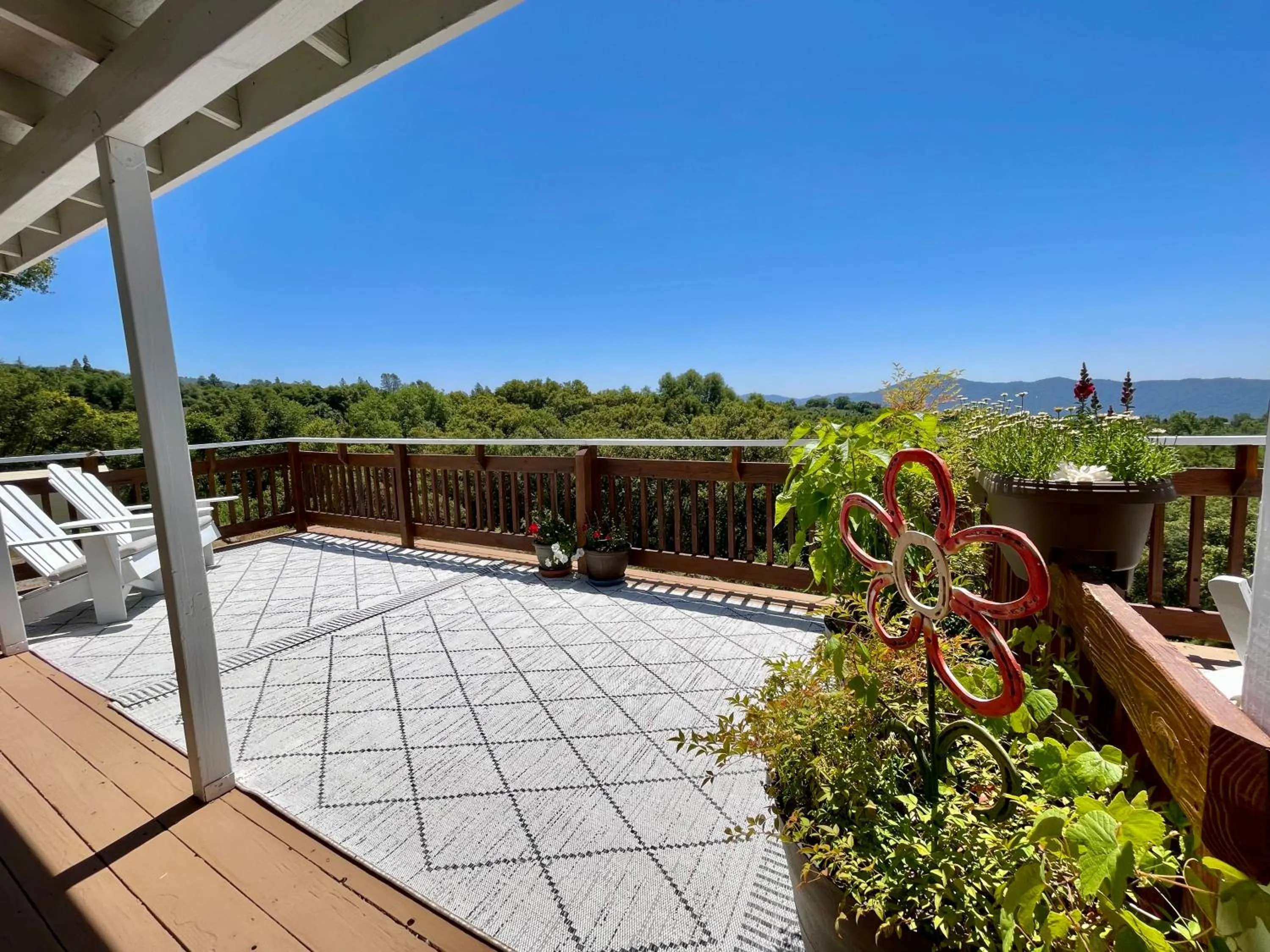 Patio in Sierra Mountain Lodge - Vacation Rentals - Yosemite