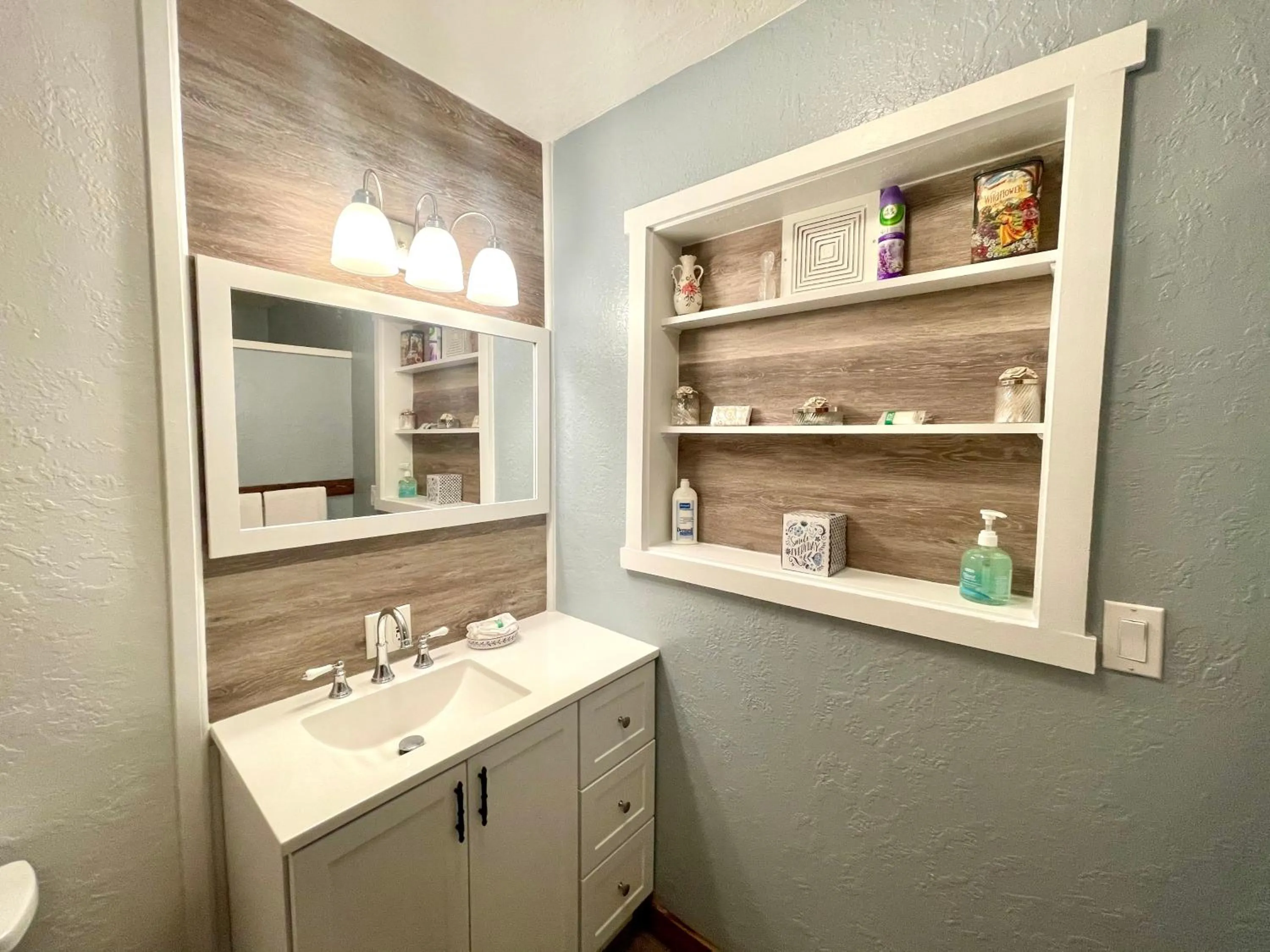 Bathroom in Sierra Mountain Lodge - Vacation Rentals - Yosemite