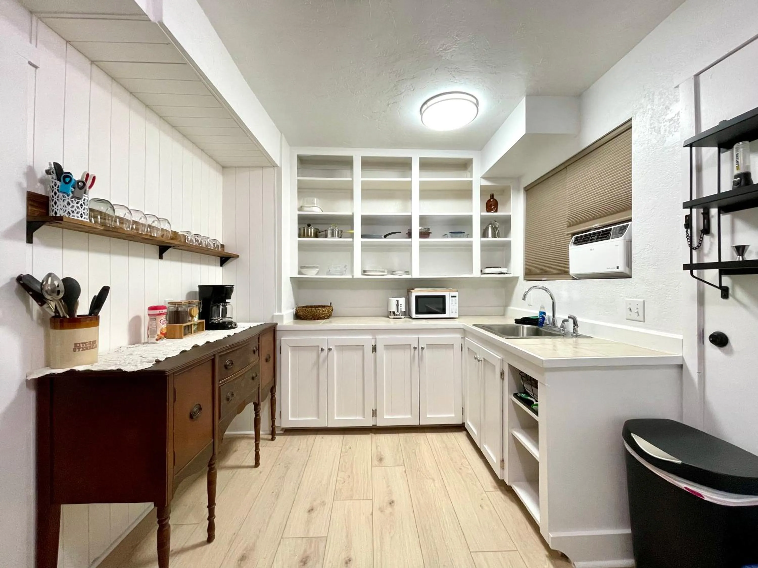 Kitchen or kitchenette in Sierra Mountain Lodge - Vacation Rentals - Yosemite