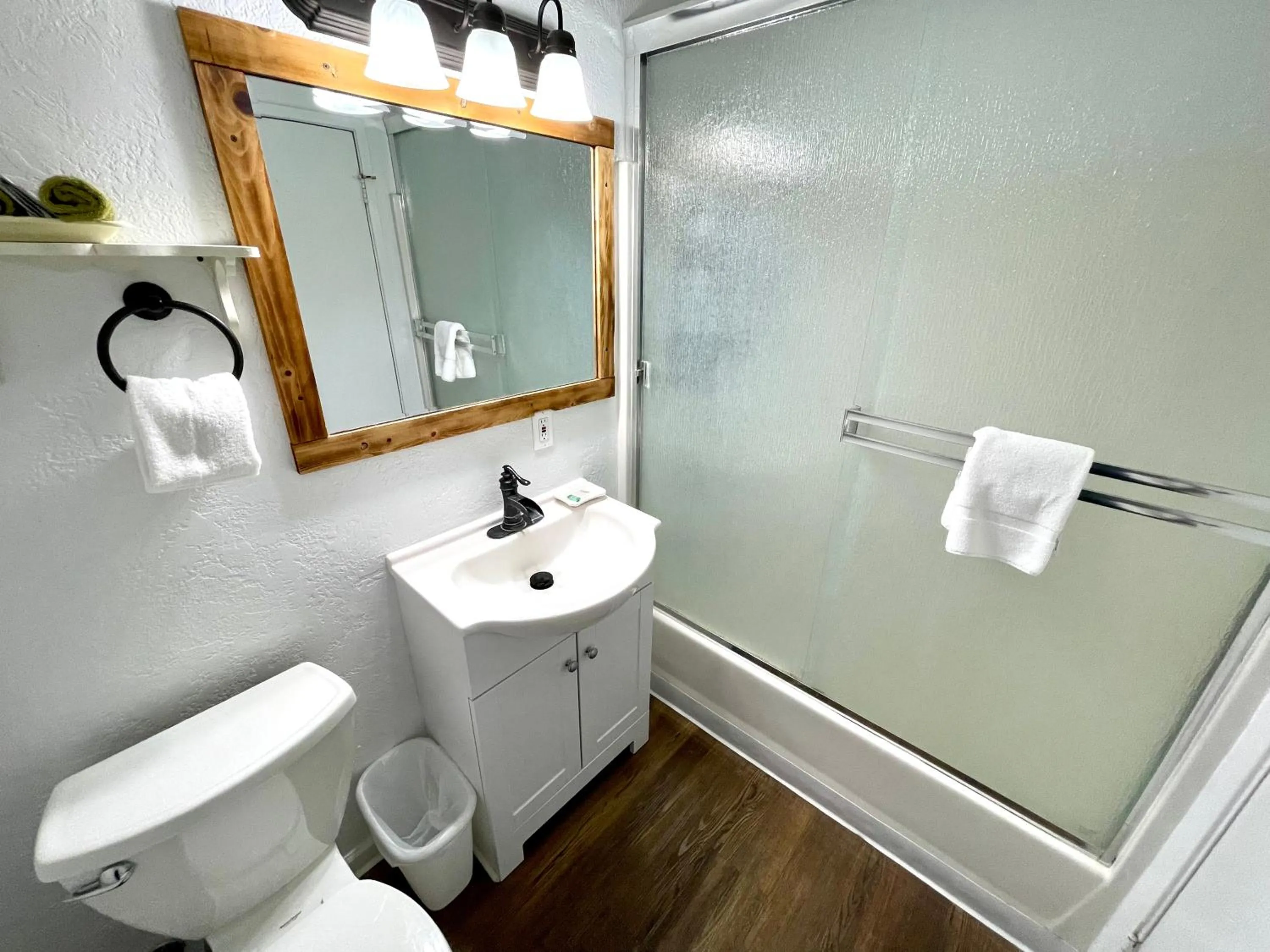 Bathroom in Sierra Mountain Lodge - Vacation Rentals - Yosemite