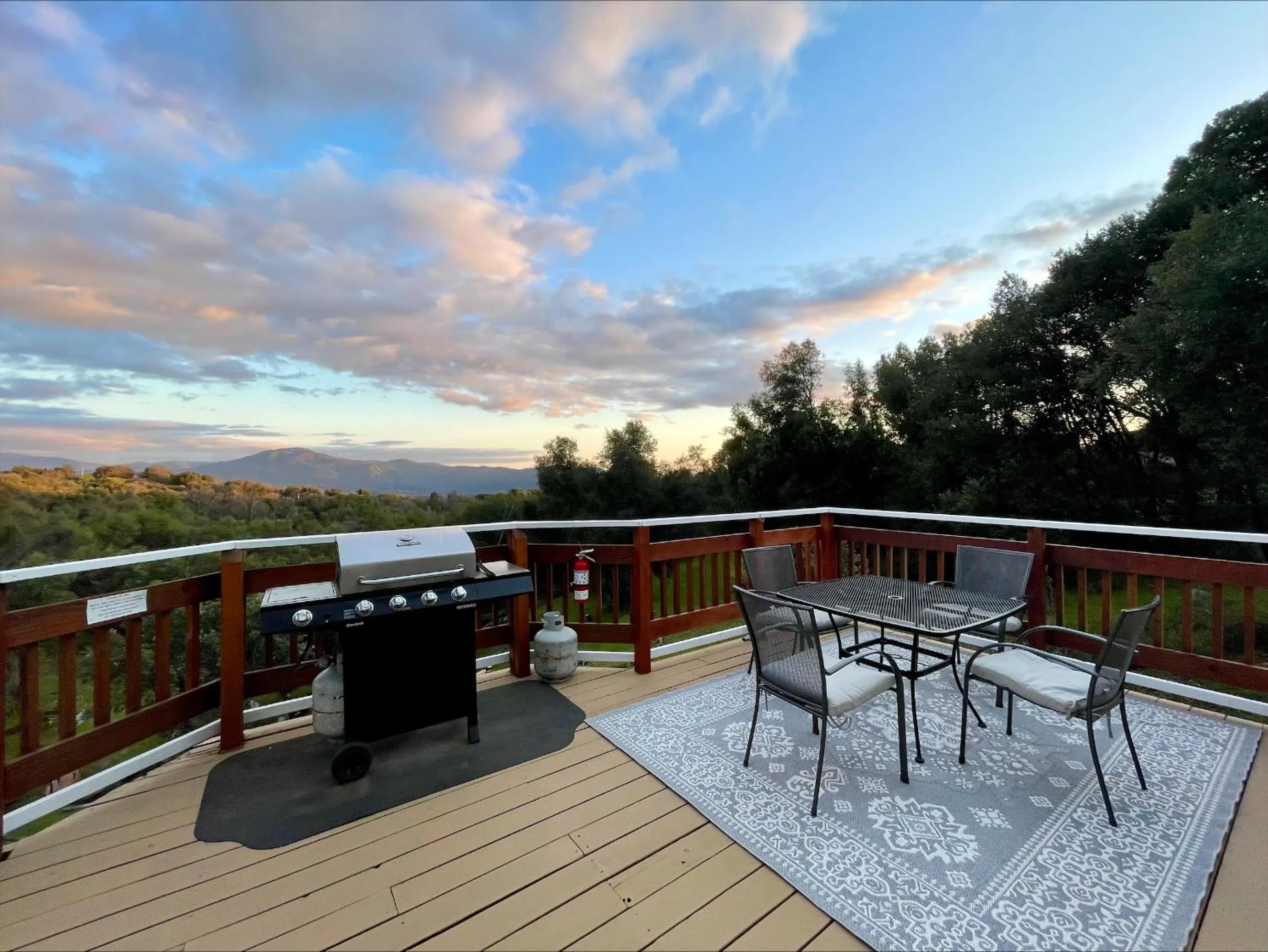 Patio in Sierra Mountain Lodge - Vacation Rentals - Yosemite