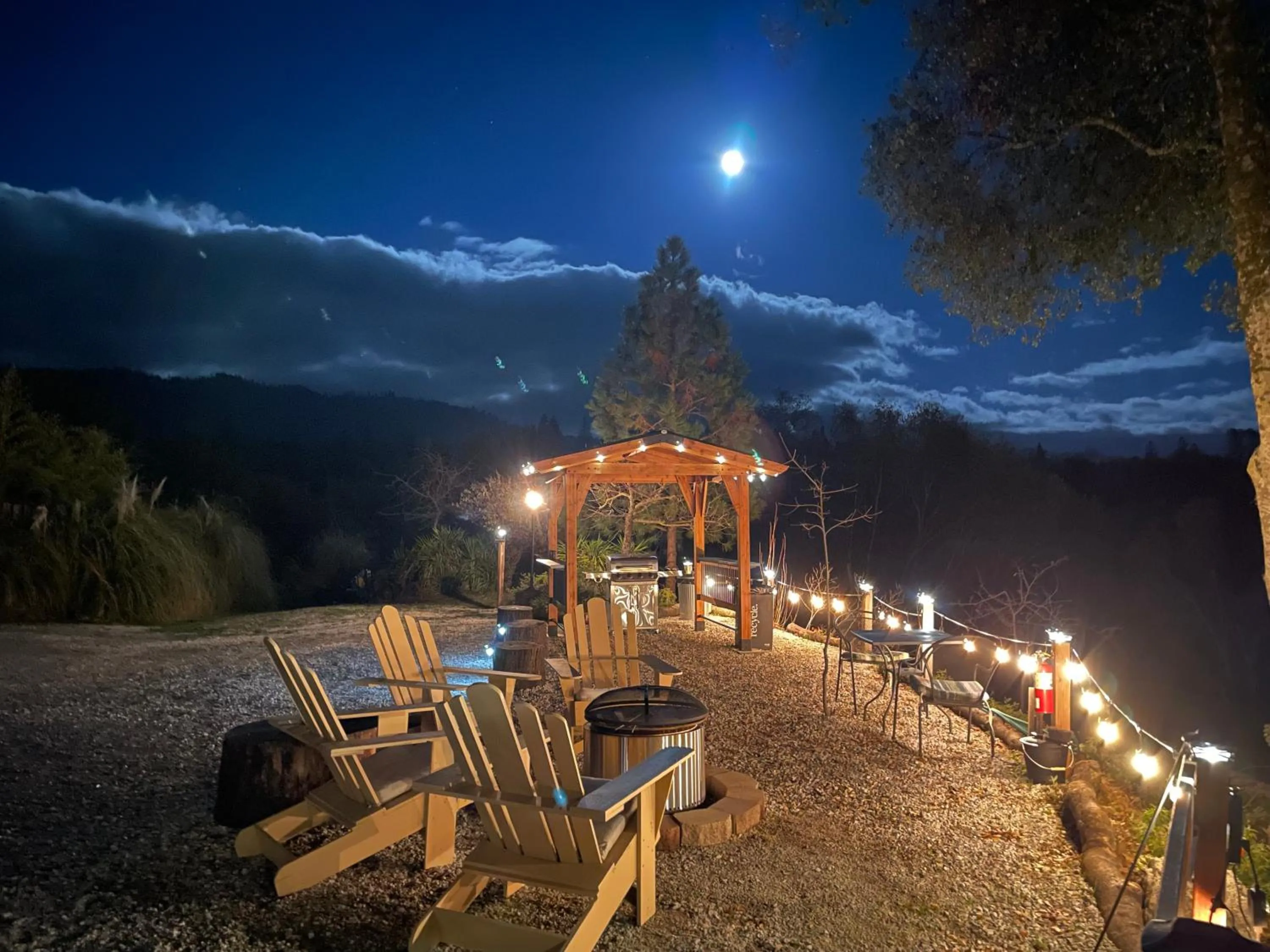 Night in Sierra Mountain Lodge - Vacation Rentals - Yosemite