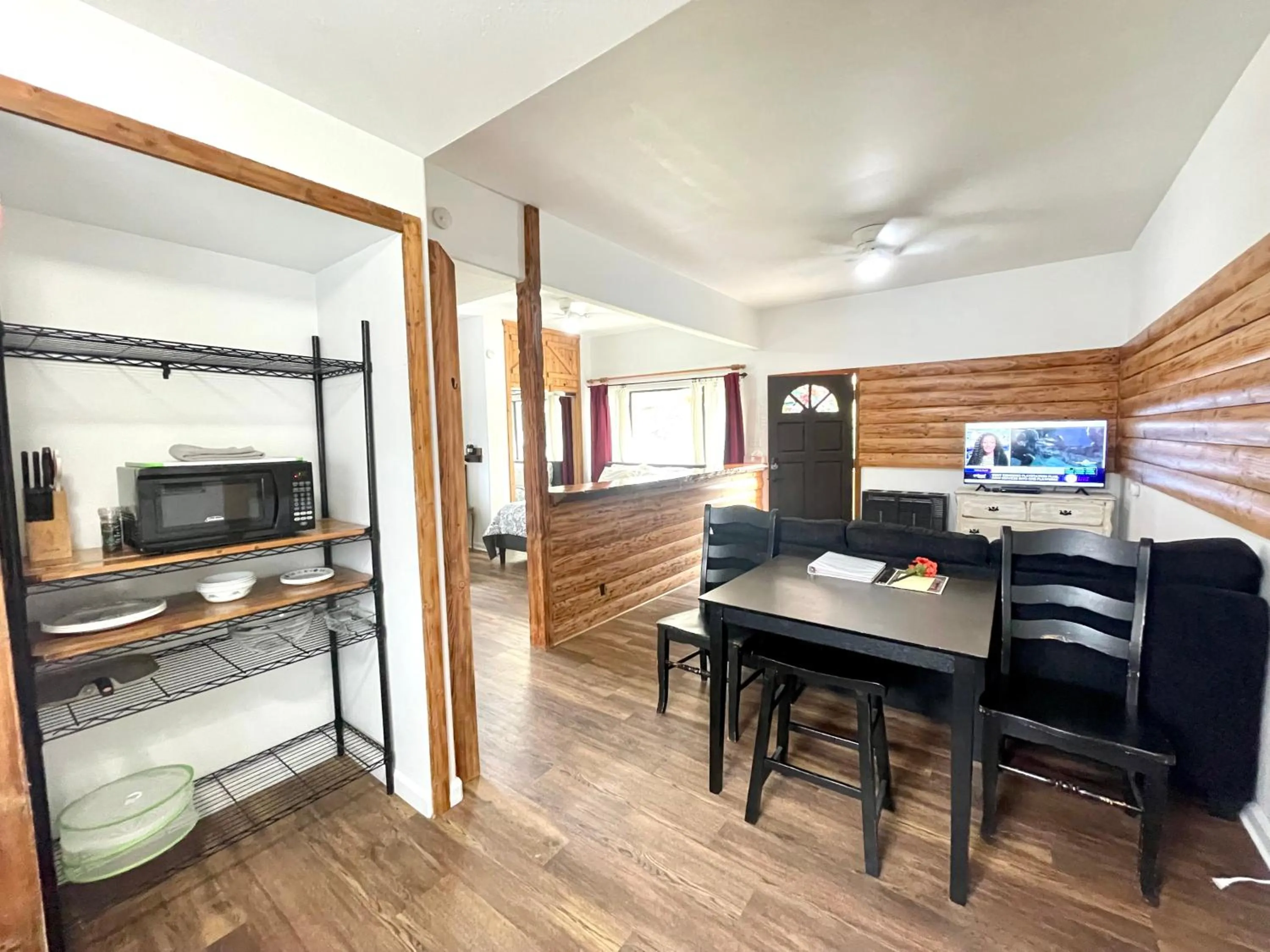 Kitchen or kitchenette in Sierra Mountain Lodge - Vacation Rentals - Yosemite