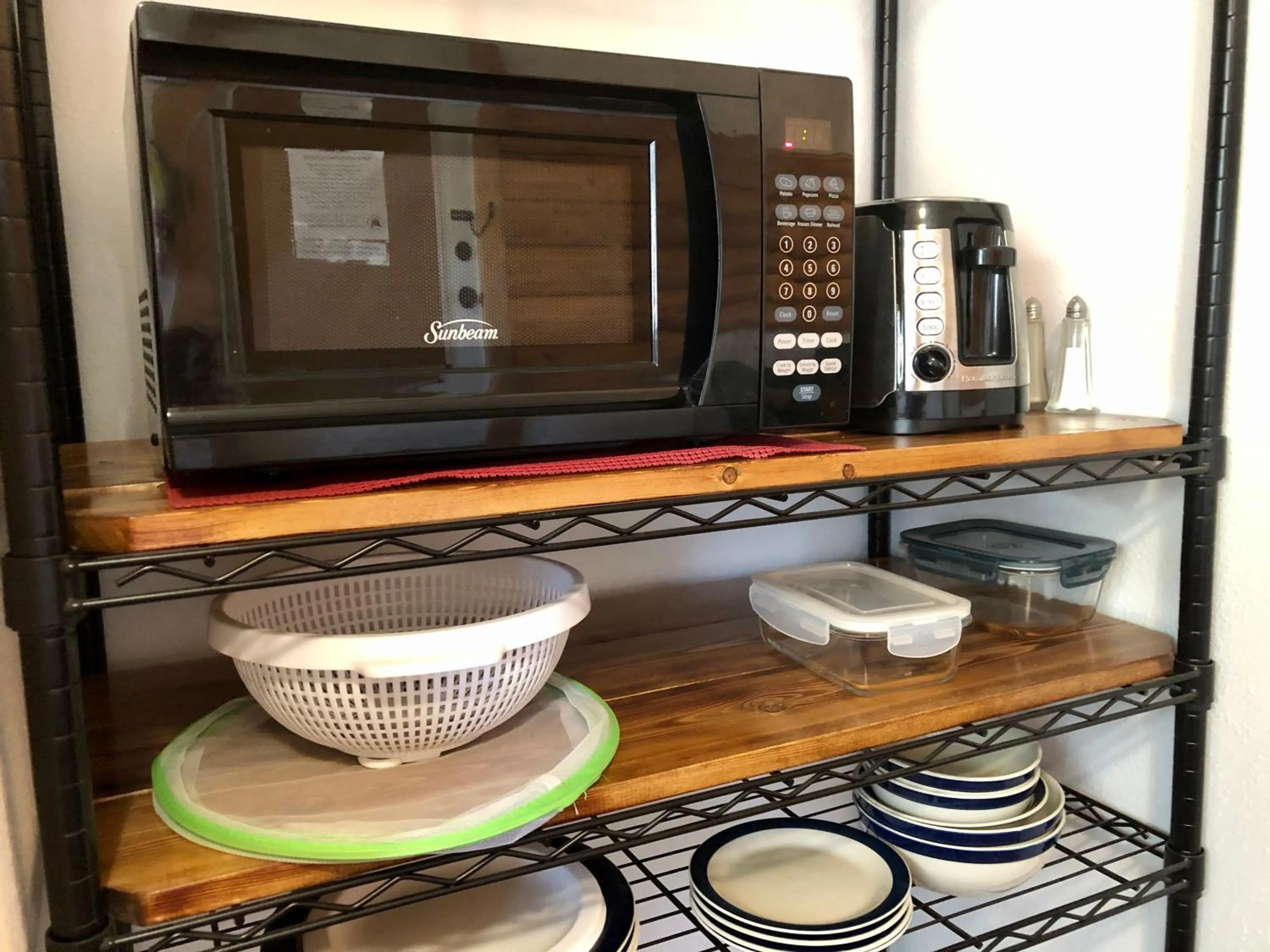 Kitchen or kitchenette in Sierra Mountain Lodge - Vacation Rentals - Yosemite