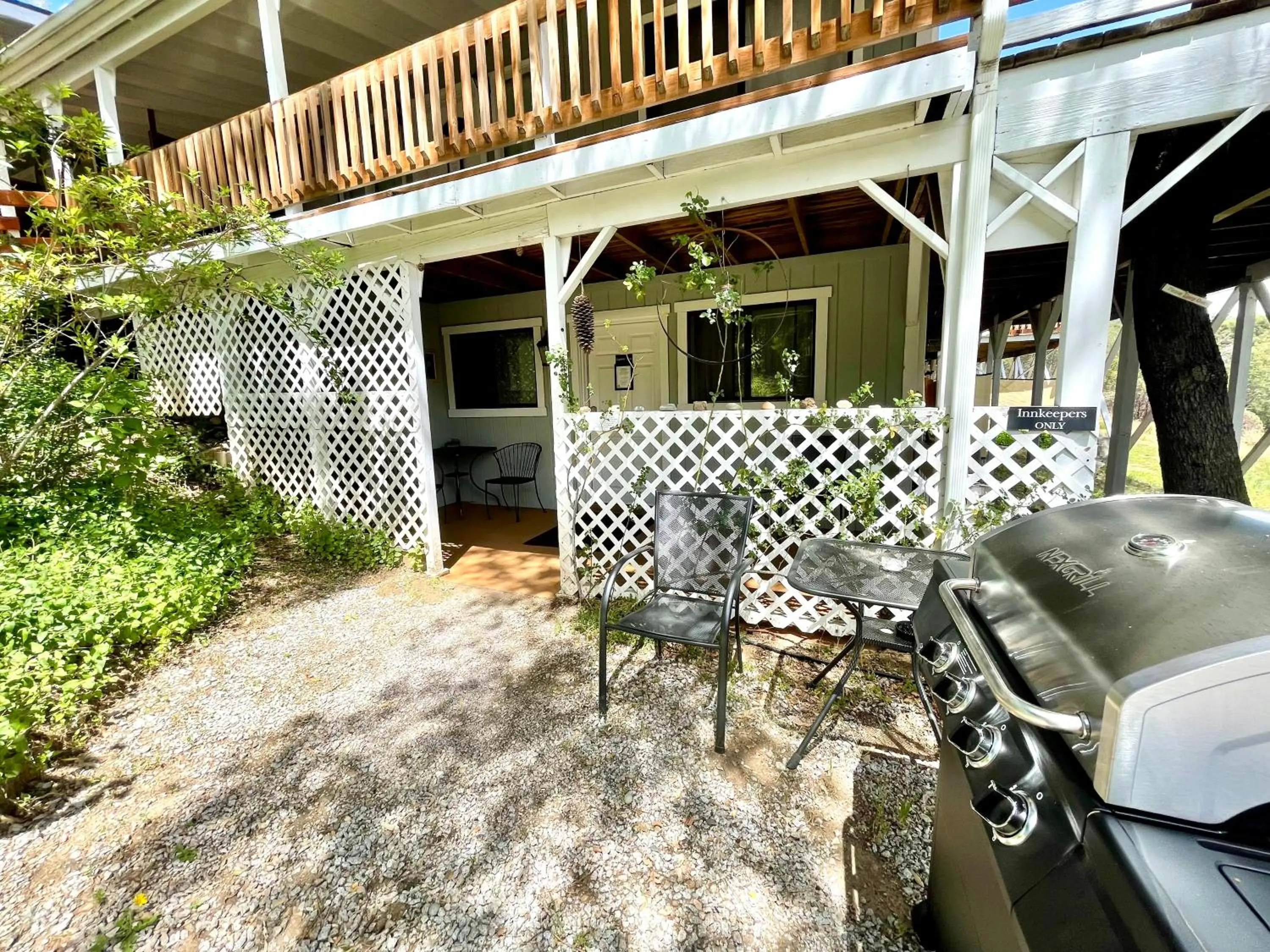 Patio in Sierra Mountain Lodge - Vacation Rentals - Yosemite