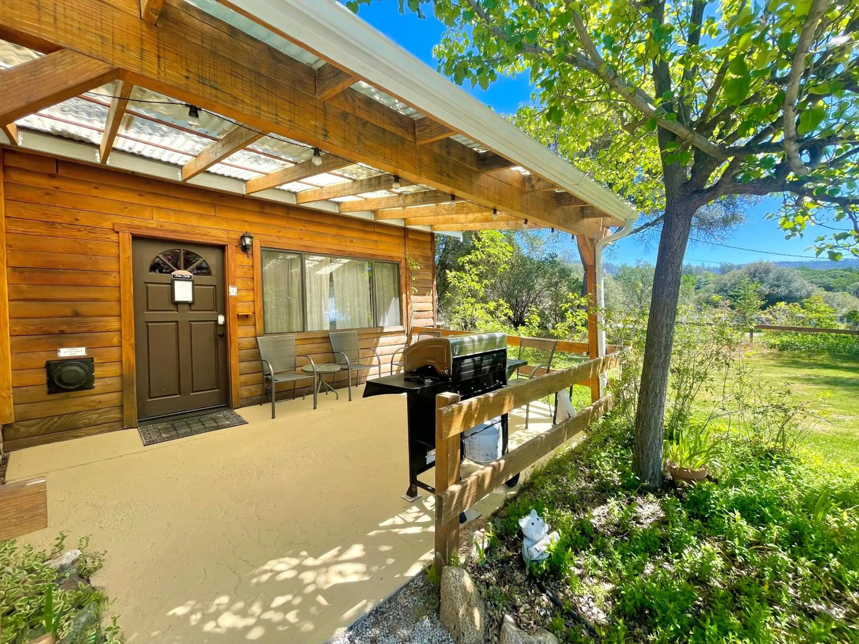 Patio in Sierra Mountain Lodge - Vacation Rentals - Yosemite