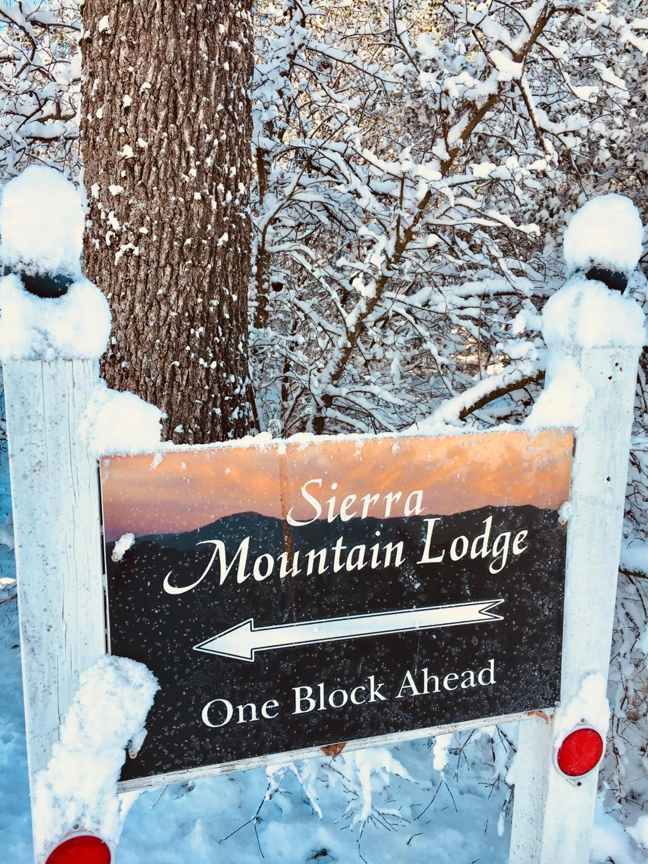 Logo/Certificate/Sign in Sierra Mountain Lodge - Vacation Rentals - Yosemite
