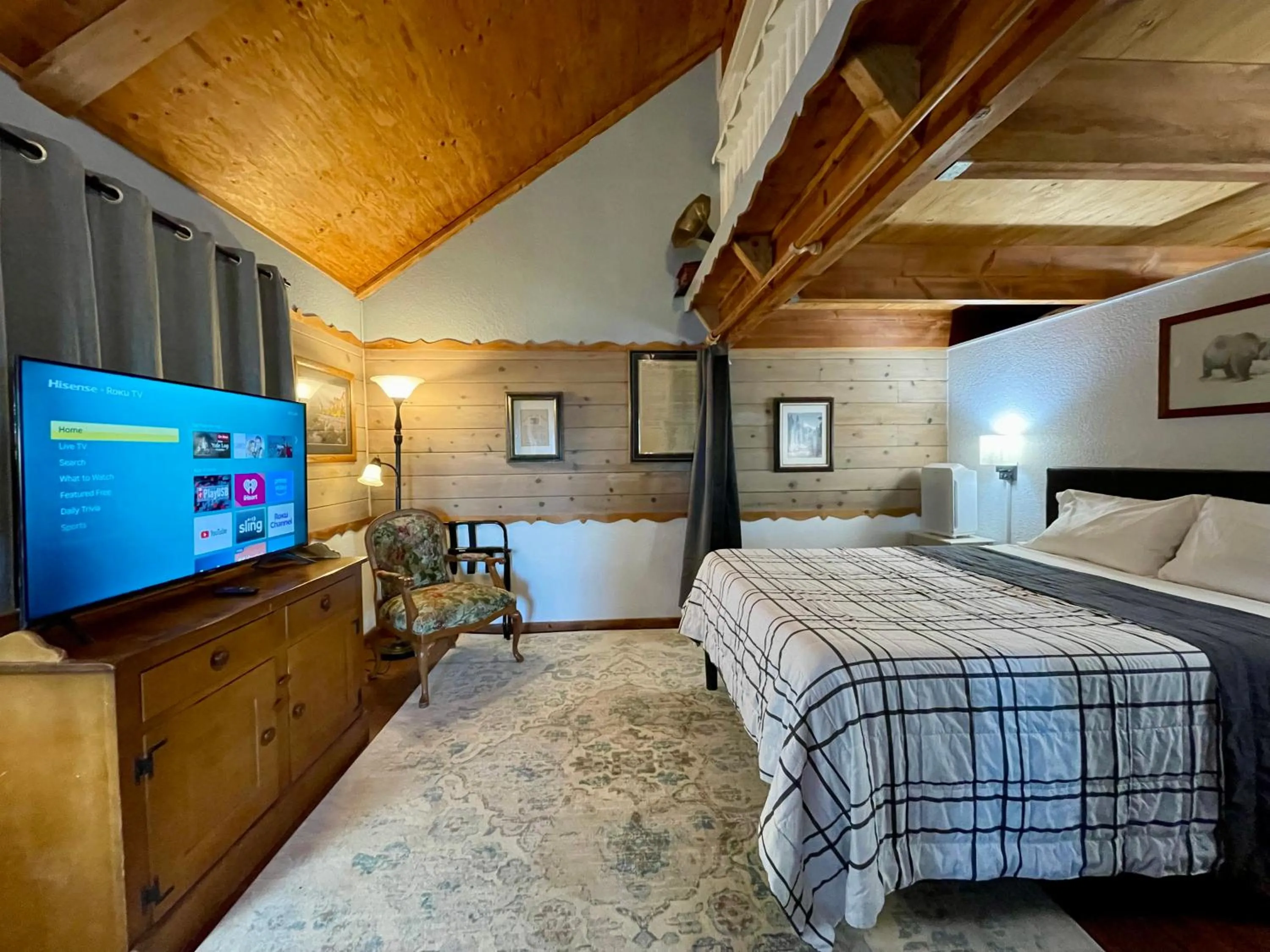 Bed in Sierra Mountain Lodge - Vacation Rentals - Yosemite