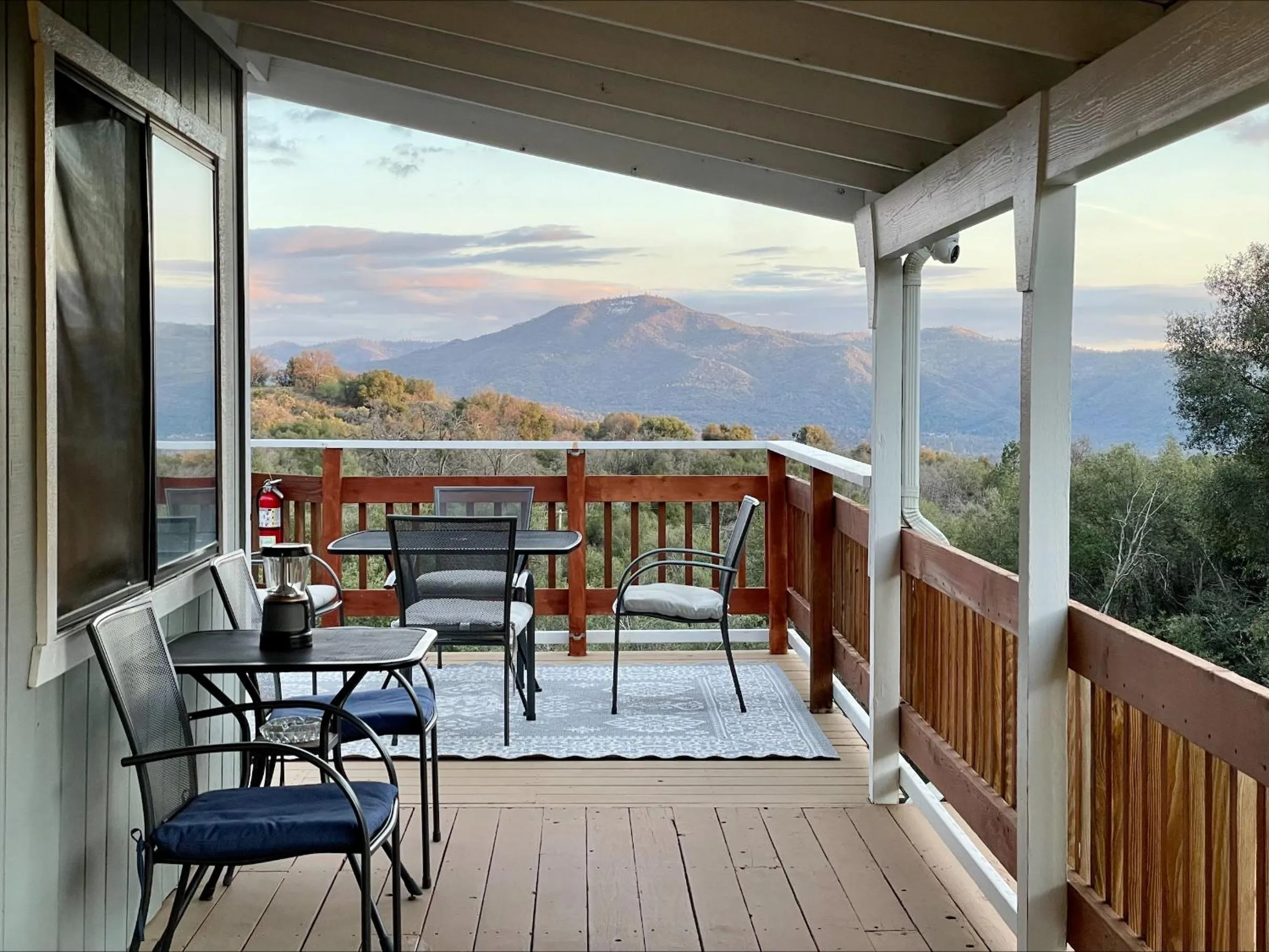 Property building in Sierra Mountain Lodge - Vacation Rentals - Yosemite