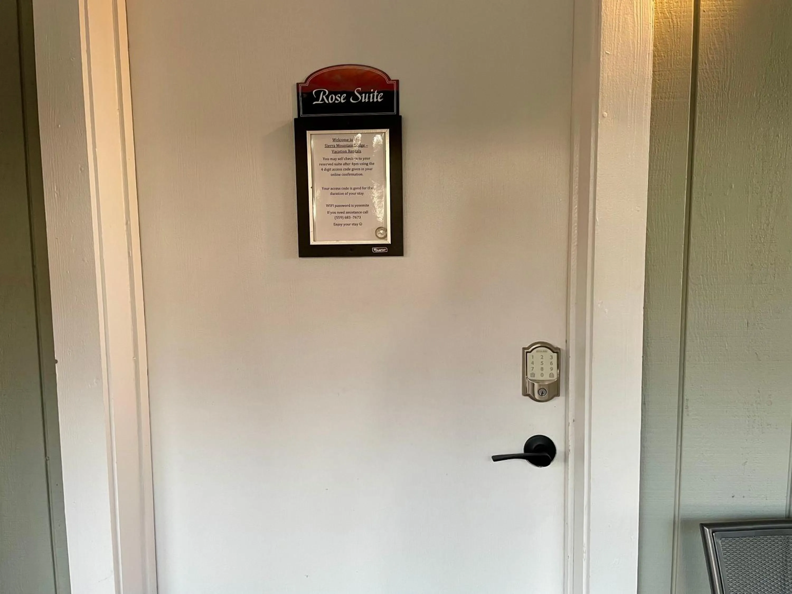 Facade/entrance in Sierra Mountain Lodge - Vacation Rentals - Yosemite