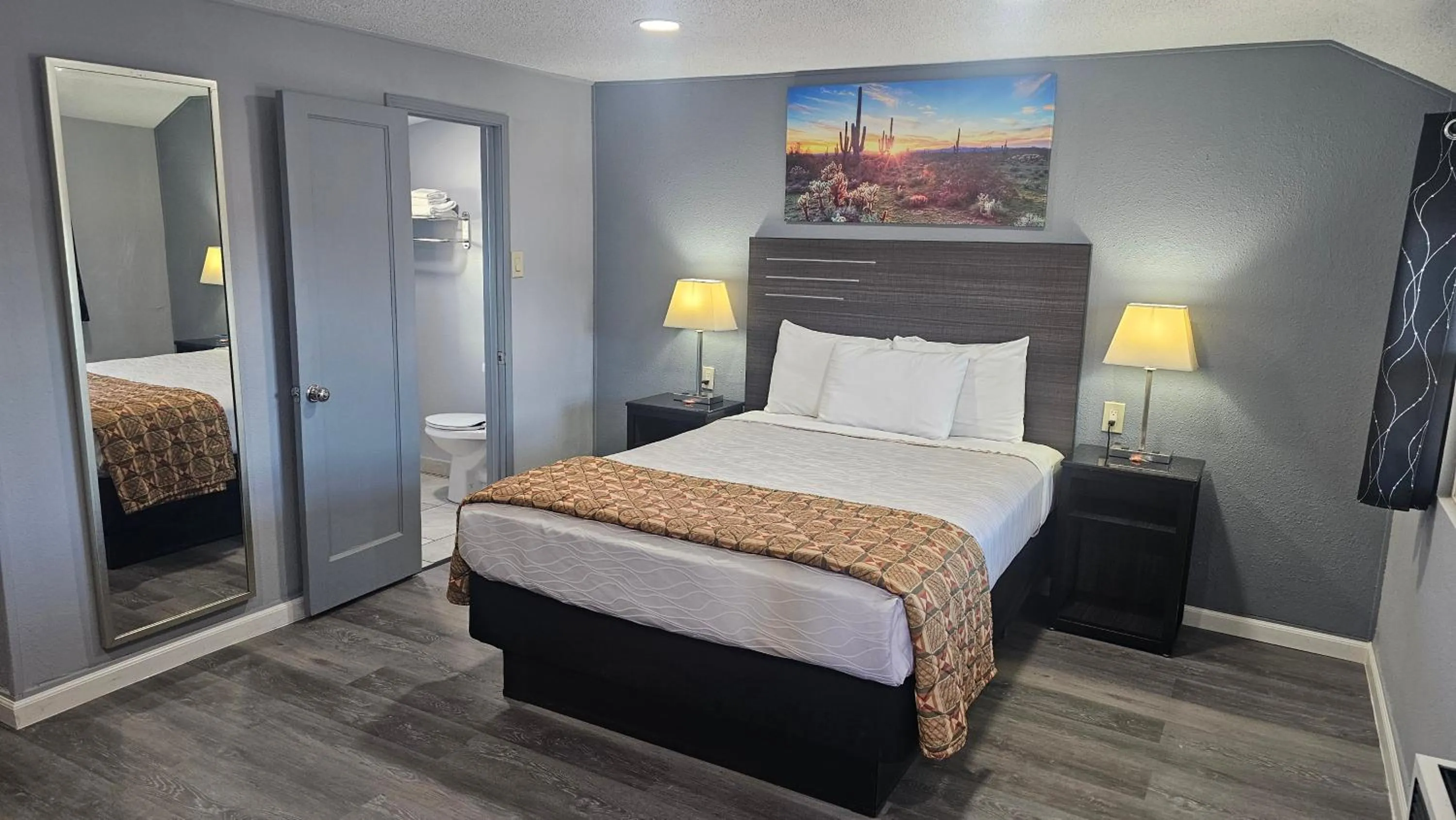 Bed in Travelers Inn