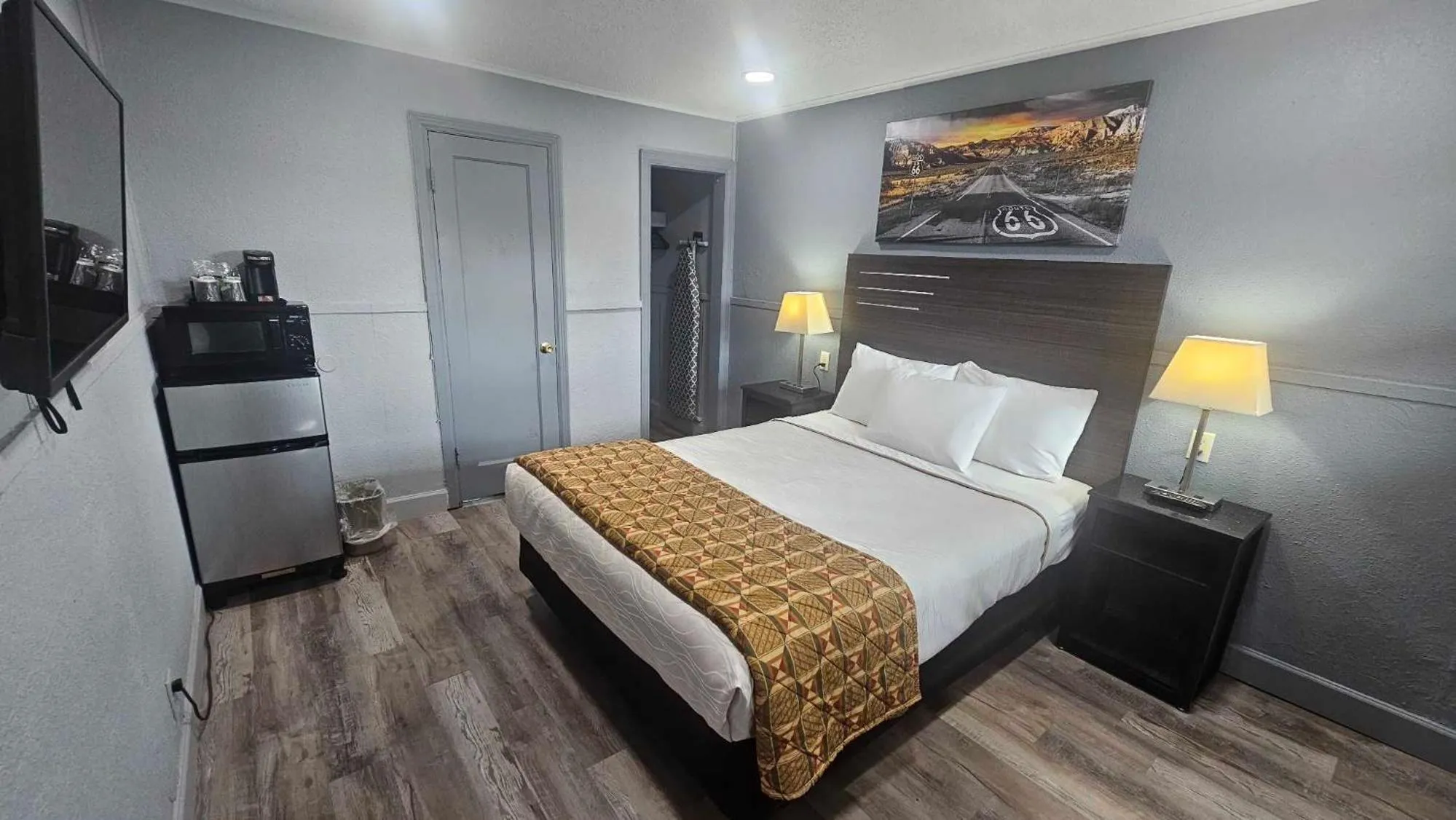 TV and multimedia, Bed in Travelers Inn