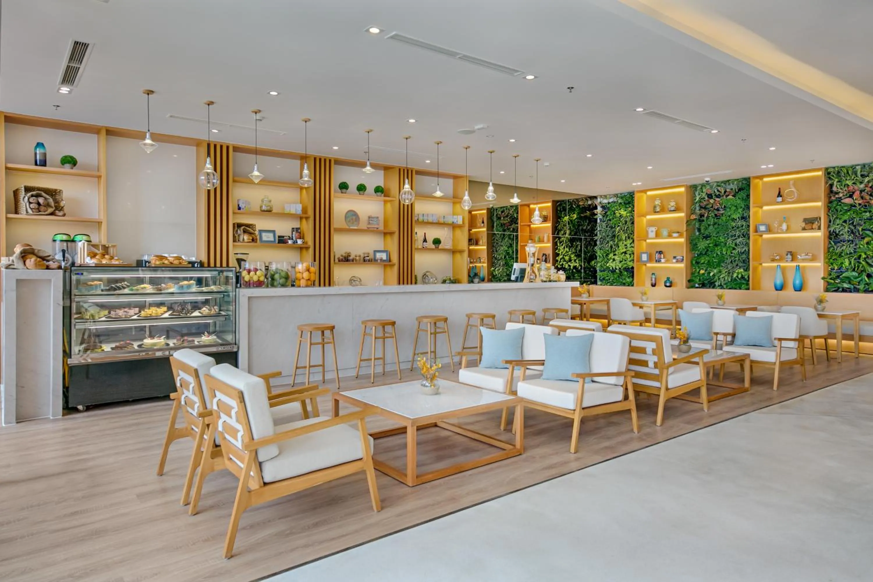 Restaurant/places to eat in TMS Hotel Da Nang Beach